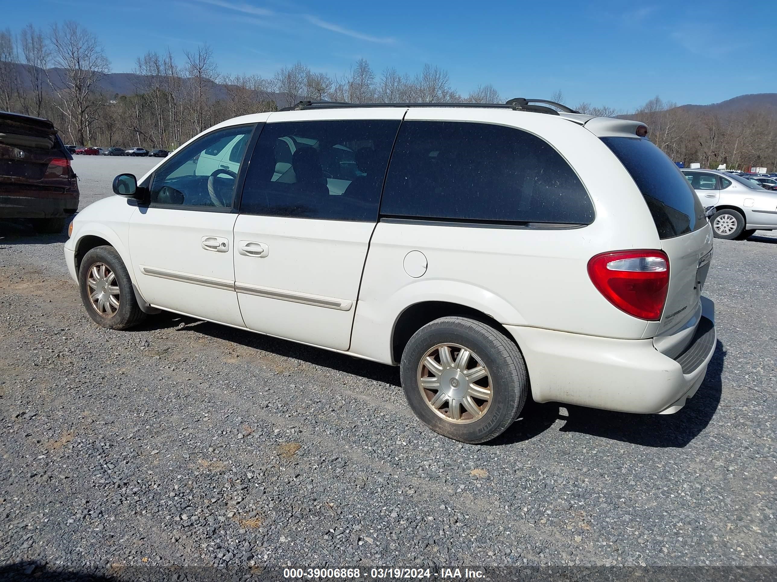 Photo 2 VIN: 2A4GP54L47R302350 - CHRYSLER TOWN & COUNTRY 