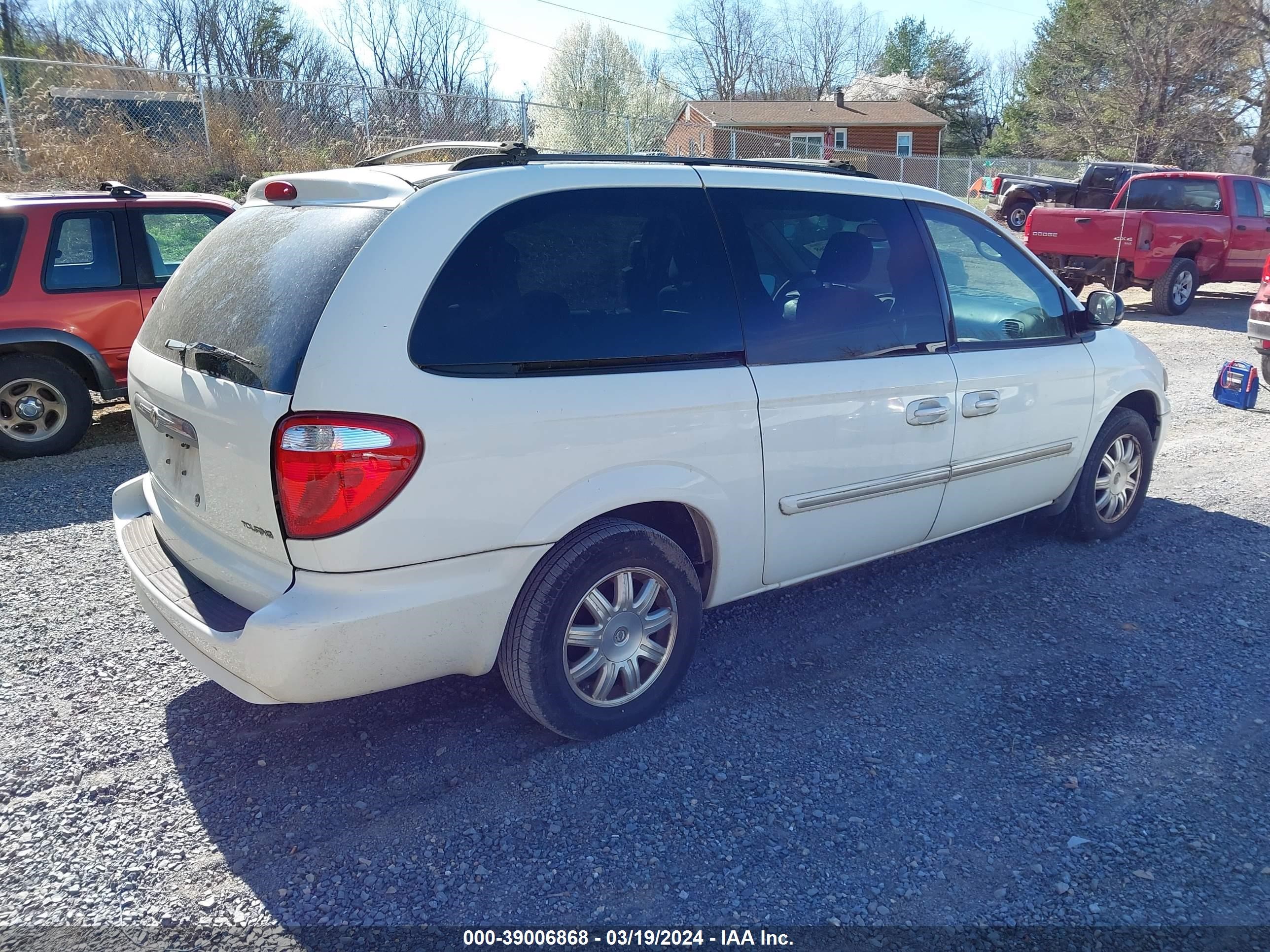 Photo 3 VIN: 2A4GP54L47R302350 - CHRYSLER TOWN & COUNTRY 