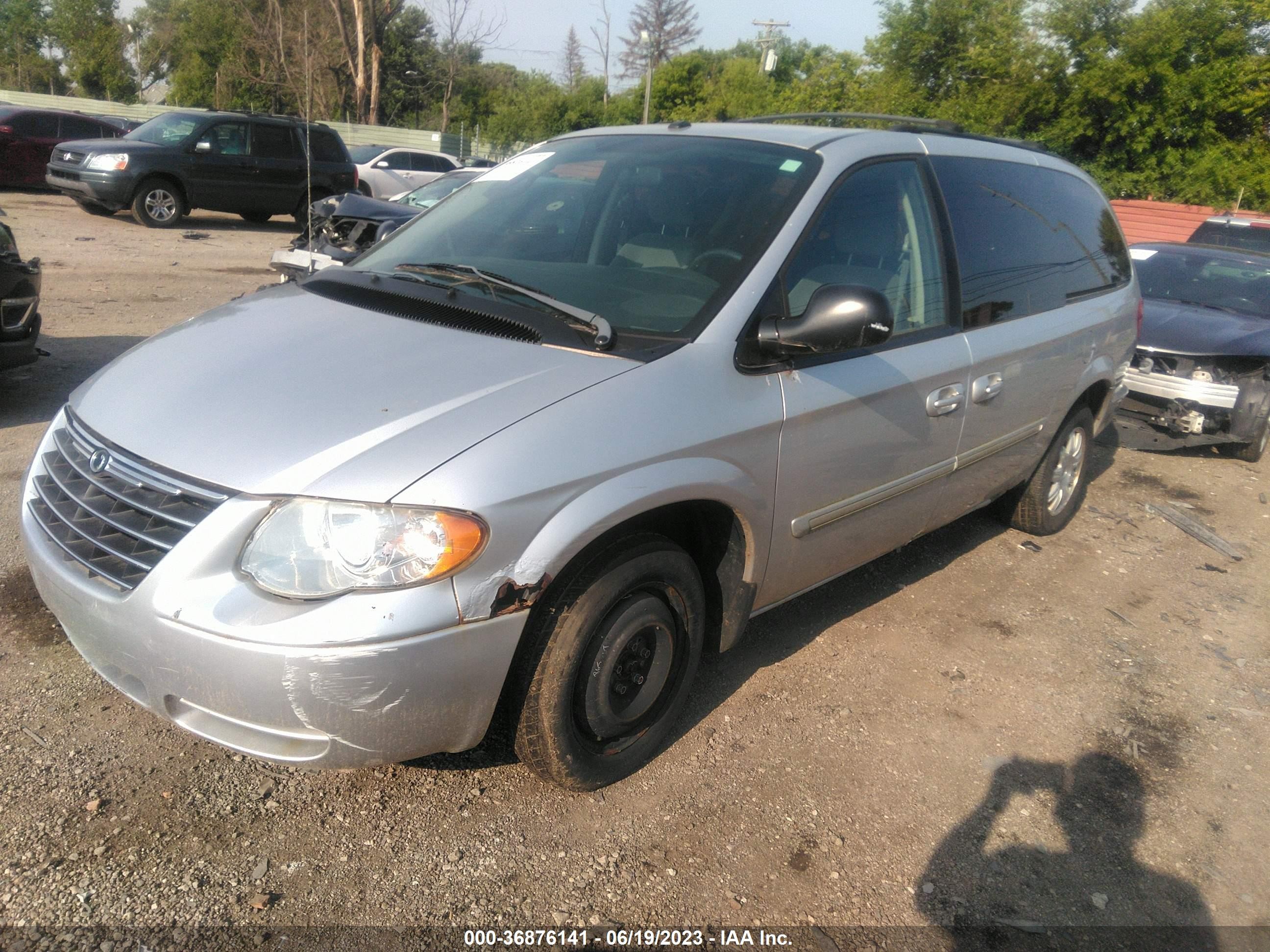 Photo 1 VIN: 2A4GP54L47R317849 - CHRYSLER TOWN & COUNTRY 