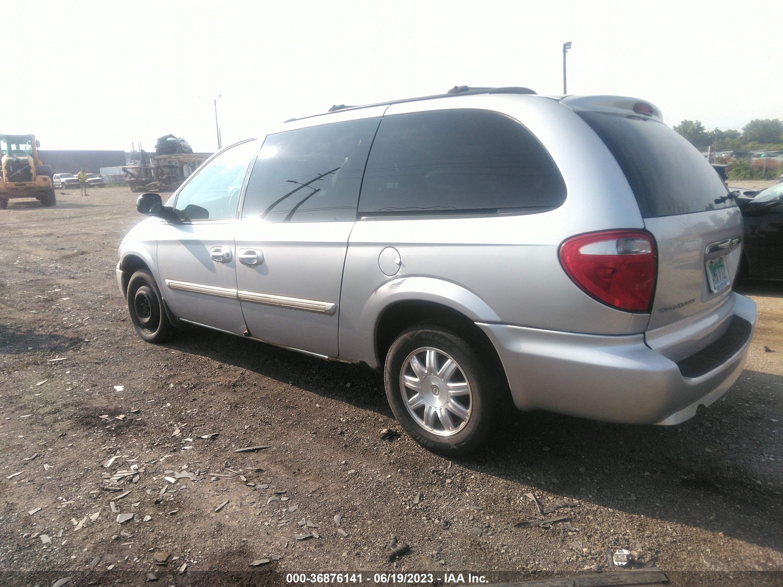 Photo 2 VIN: 2A4GP54L47R317849 - CHRYSLER TOWN & COUNTRY 