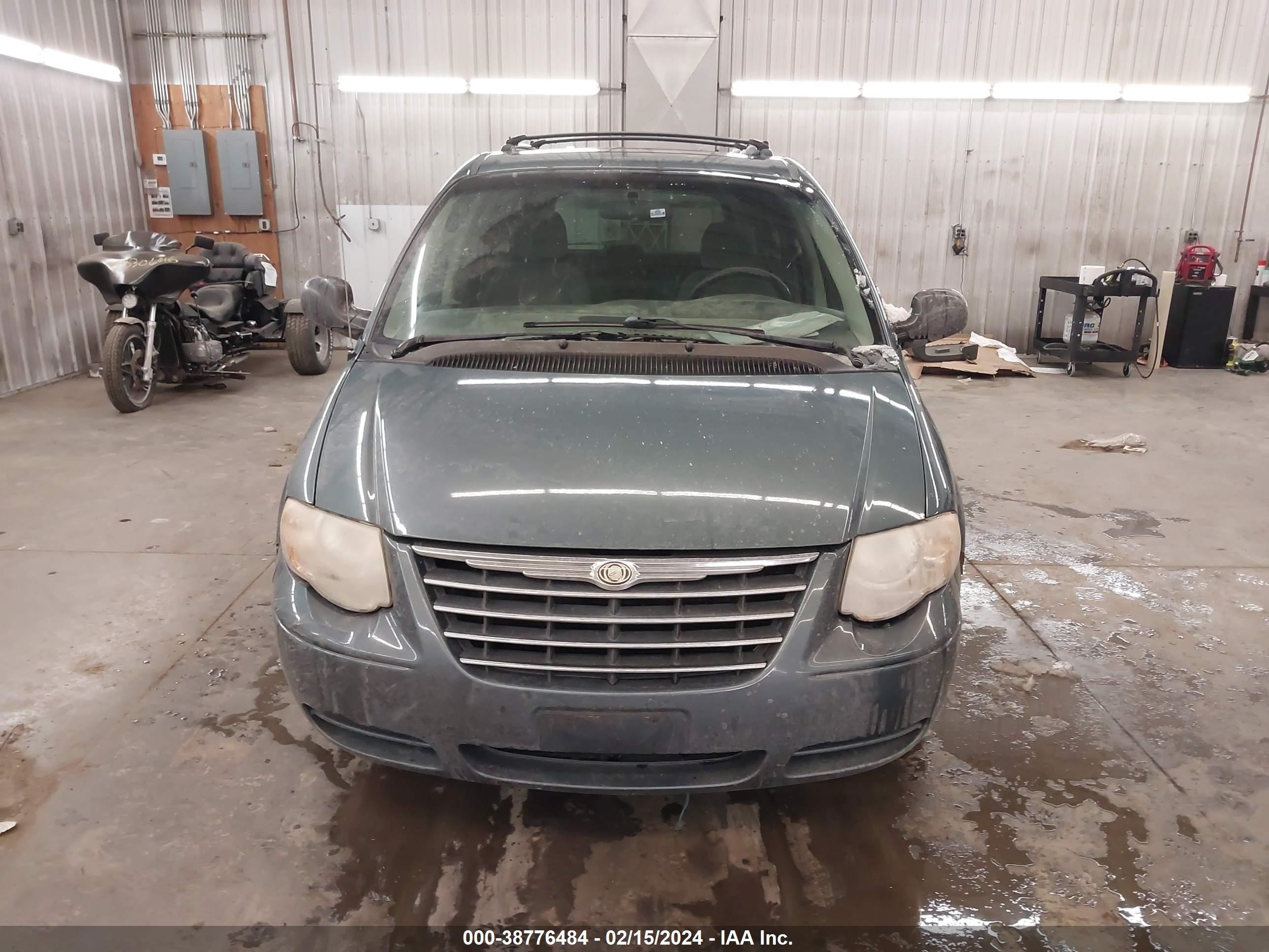 Photo 11 VIN: 2A4GP54L56R858133 - CHRYSLER TOWN & COUNTRY 