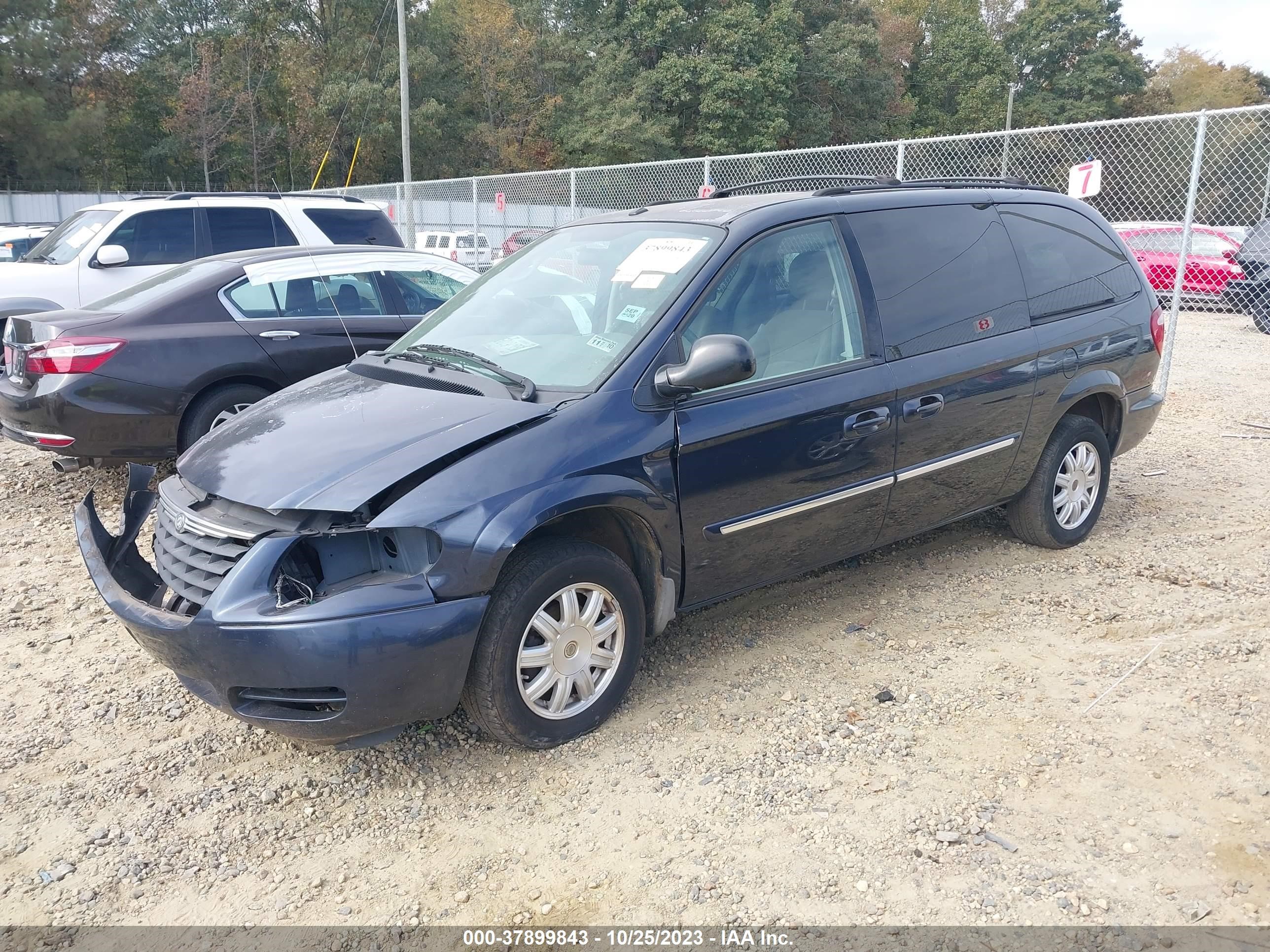 Photo 1 VIN: 2A4GP54L57R230655 - CHRYSLER TOWN & COUNTRY 