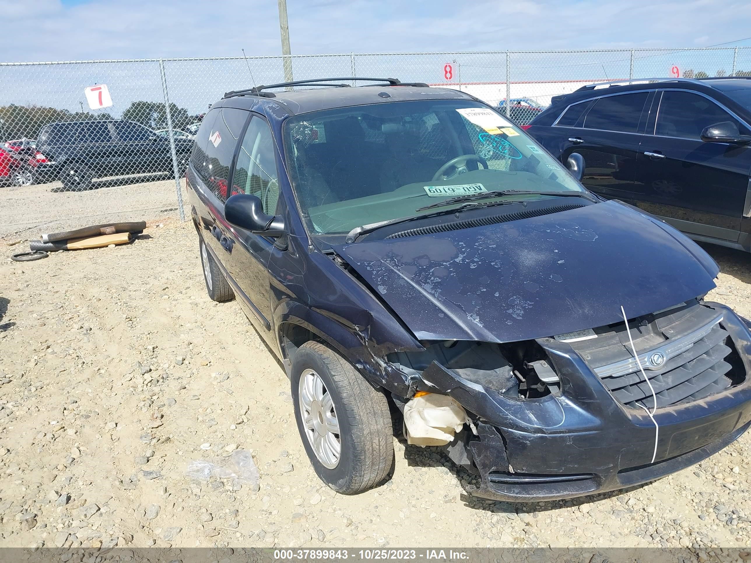 Photo 5 VIN: 2A4GP54L57R230655 - CHRYSLER TOWN & COUNTRY 