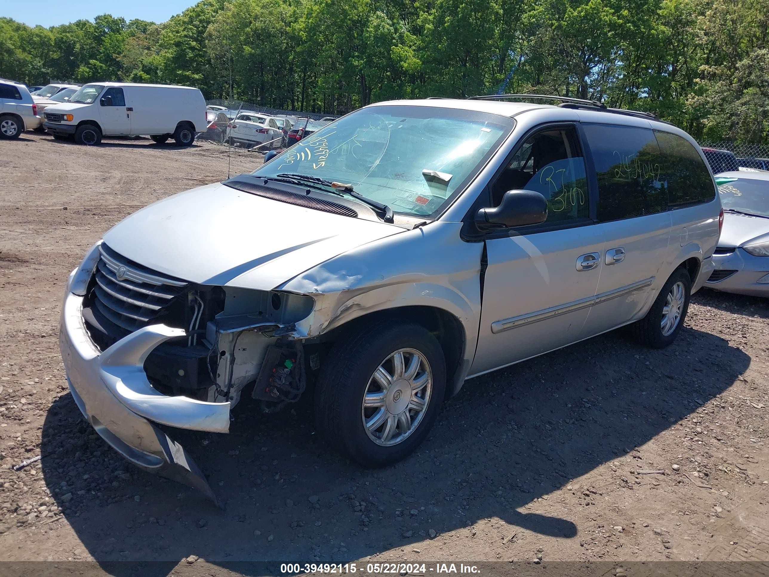 Photo 1 VIN: 2A4GP54L57R281654 - CHRYSLER TOWN & COUNTRY 