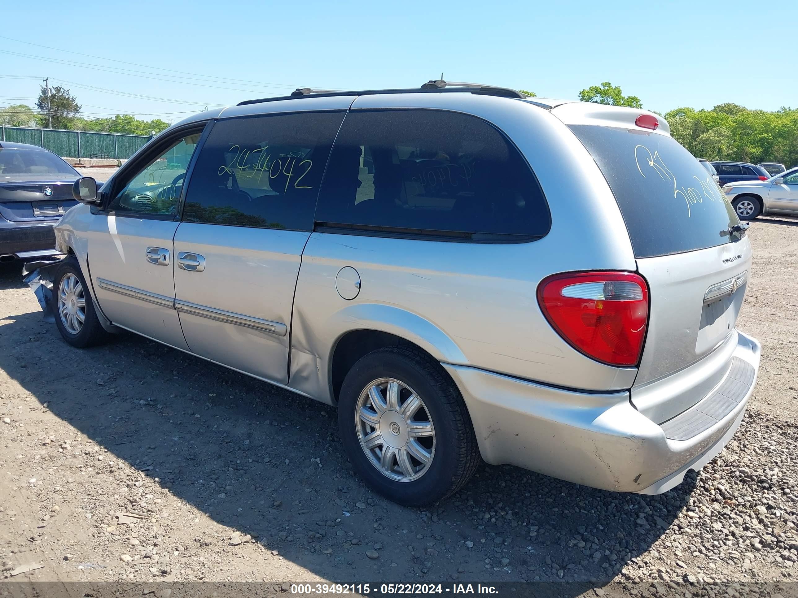 Photo 2 VIN: 2A4GP54L57R281654 - CHRYSLER TOWN & COUNTRY 