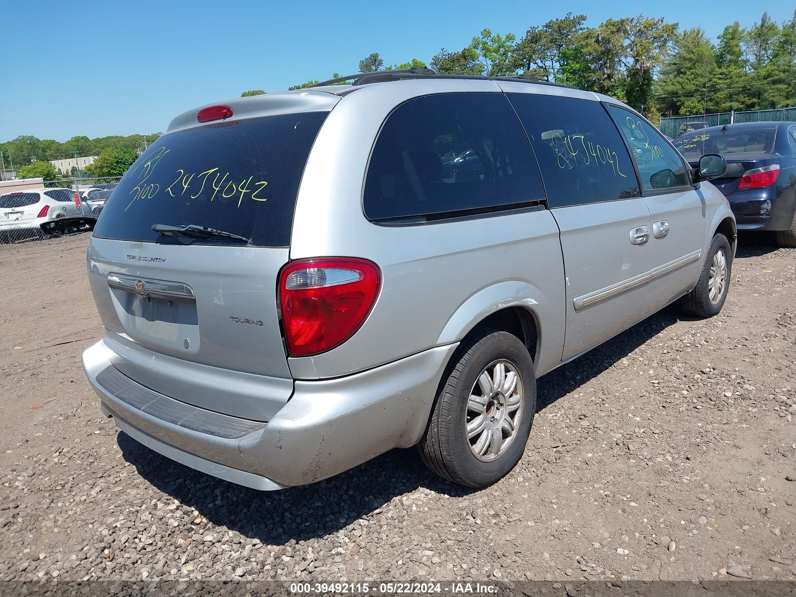 Photo 3 VIN: 2A4GP54L57R281654 - CHRYSLER TOWN & COUNTRY 