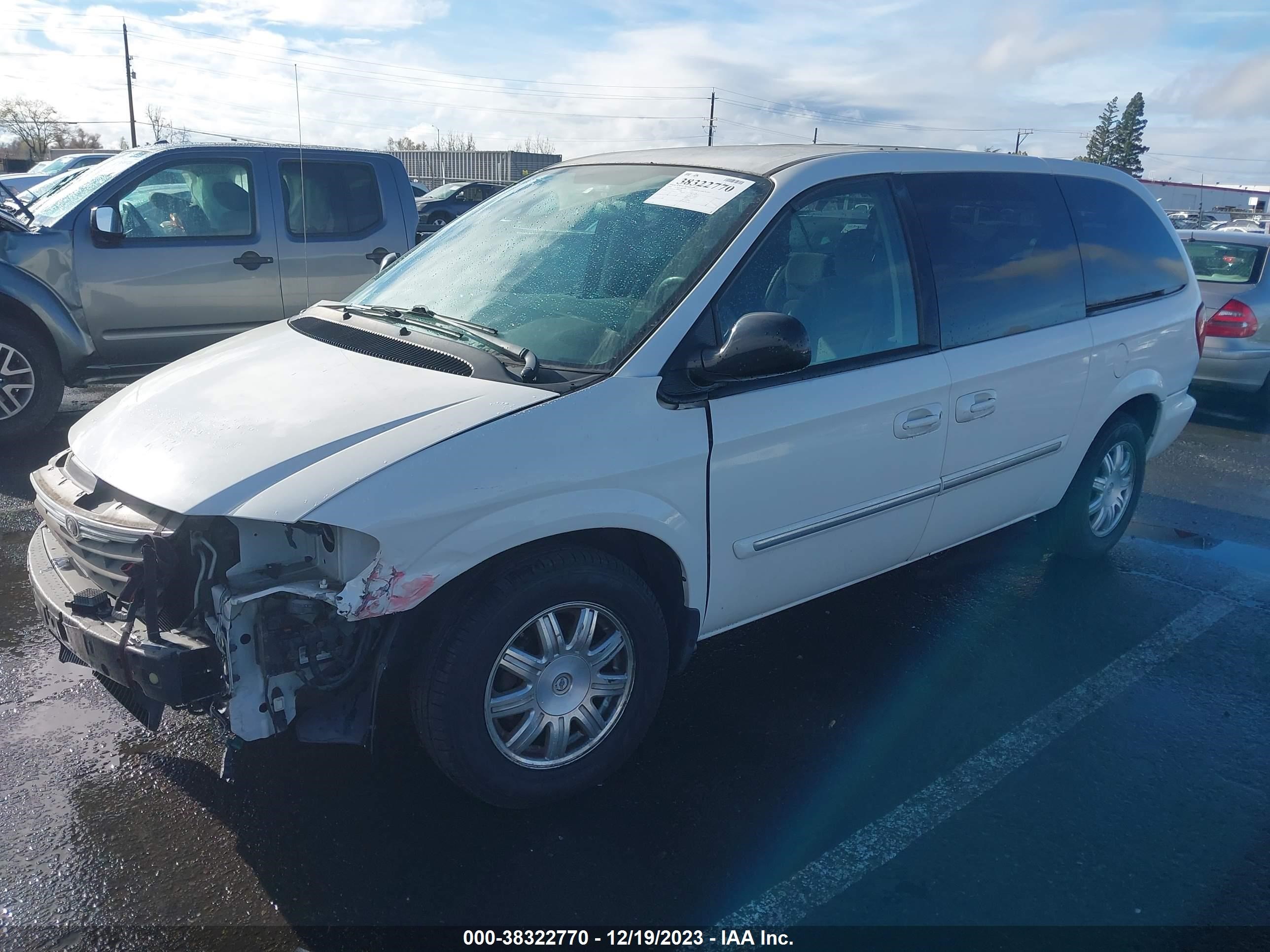 Photo 1 VIN: 2A4GP54L66R721993 - CHRYSLER TOWN & COUNTRY 