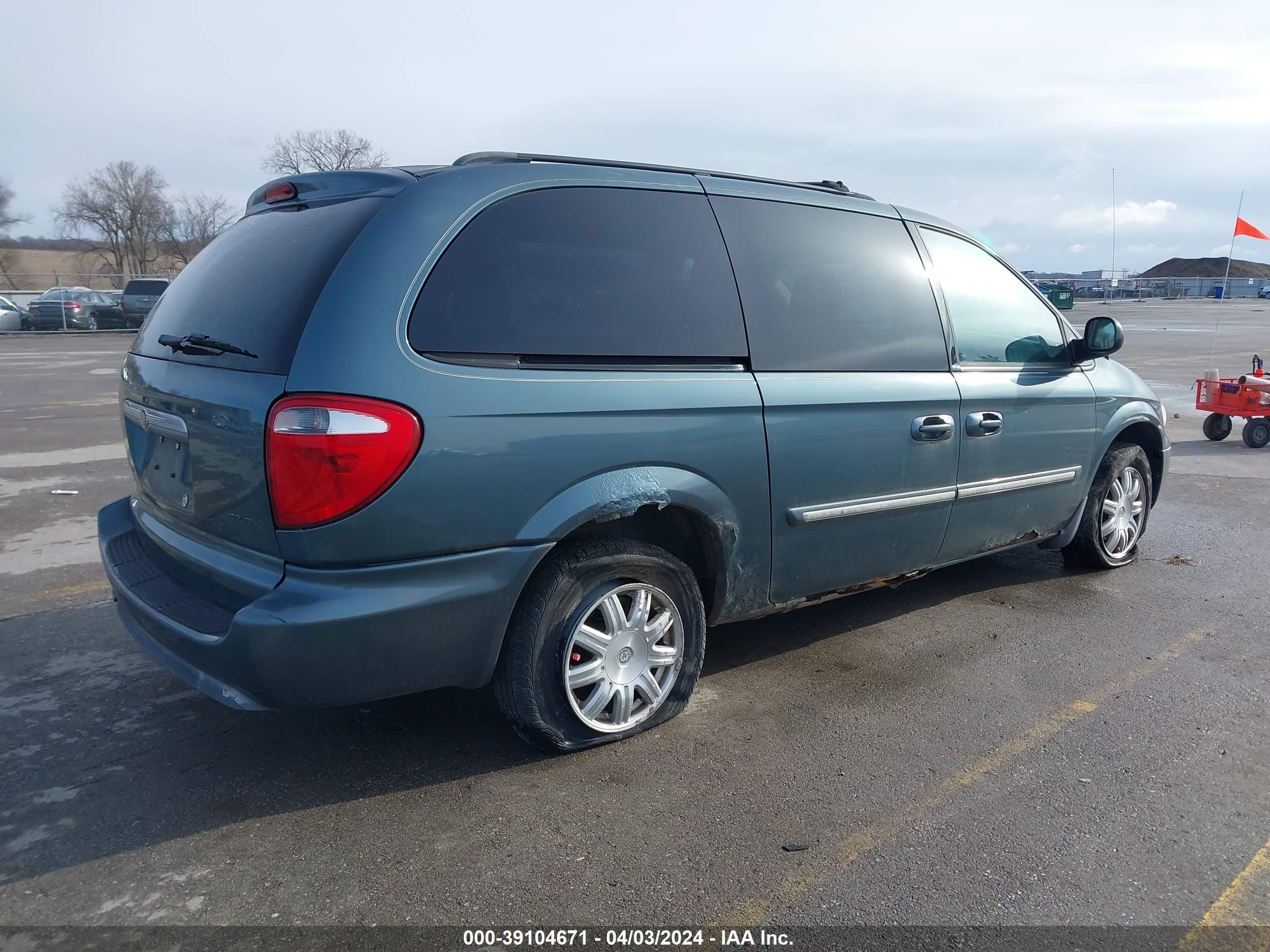 Photo 3 VIN: 2A4GP54L66R925001 - CHRYSLER TOWN & COUNTRY 