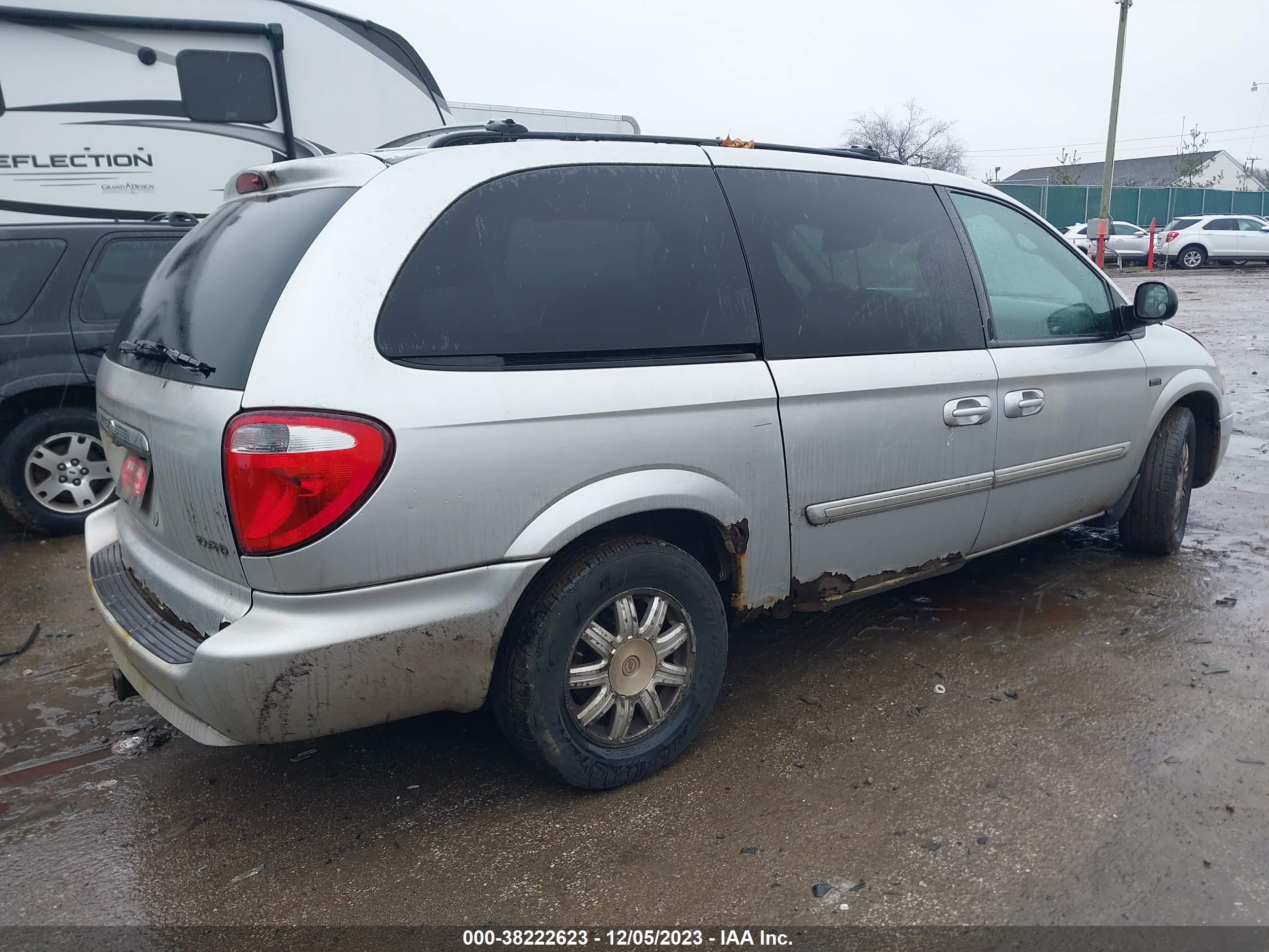 Photo 3 VIN: 2A4GP54L67R278925 - CHRYSLER TOWN & COUNTRY 