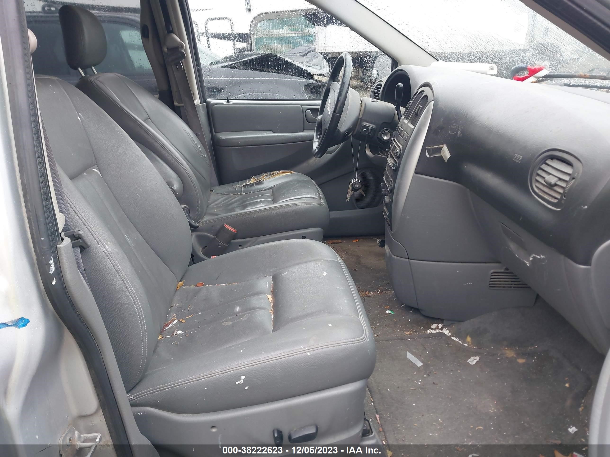 Photo 4 VIN: 2A4GP54L67R278925 - CHRYSLER TOWN & COUNTRY 