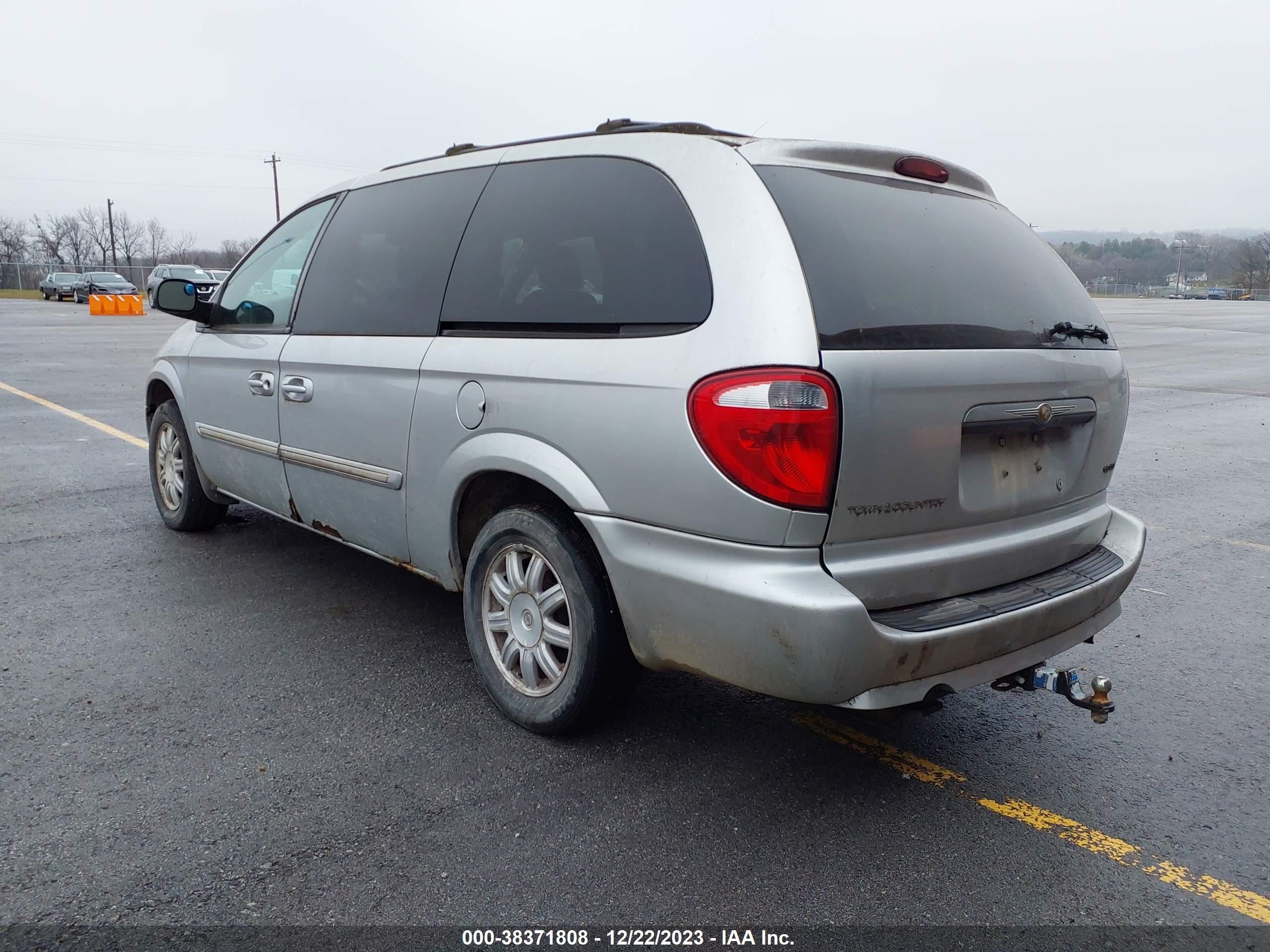 Photo 2 VIN: 2A4GP54L67R293621 - CHRYSLER TOWN & COUNTRY 