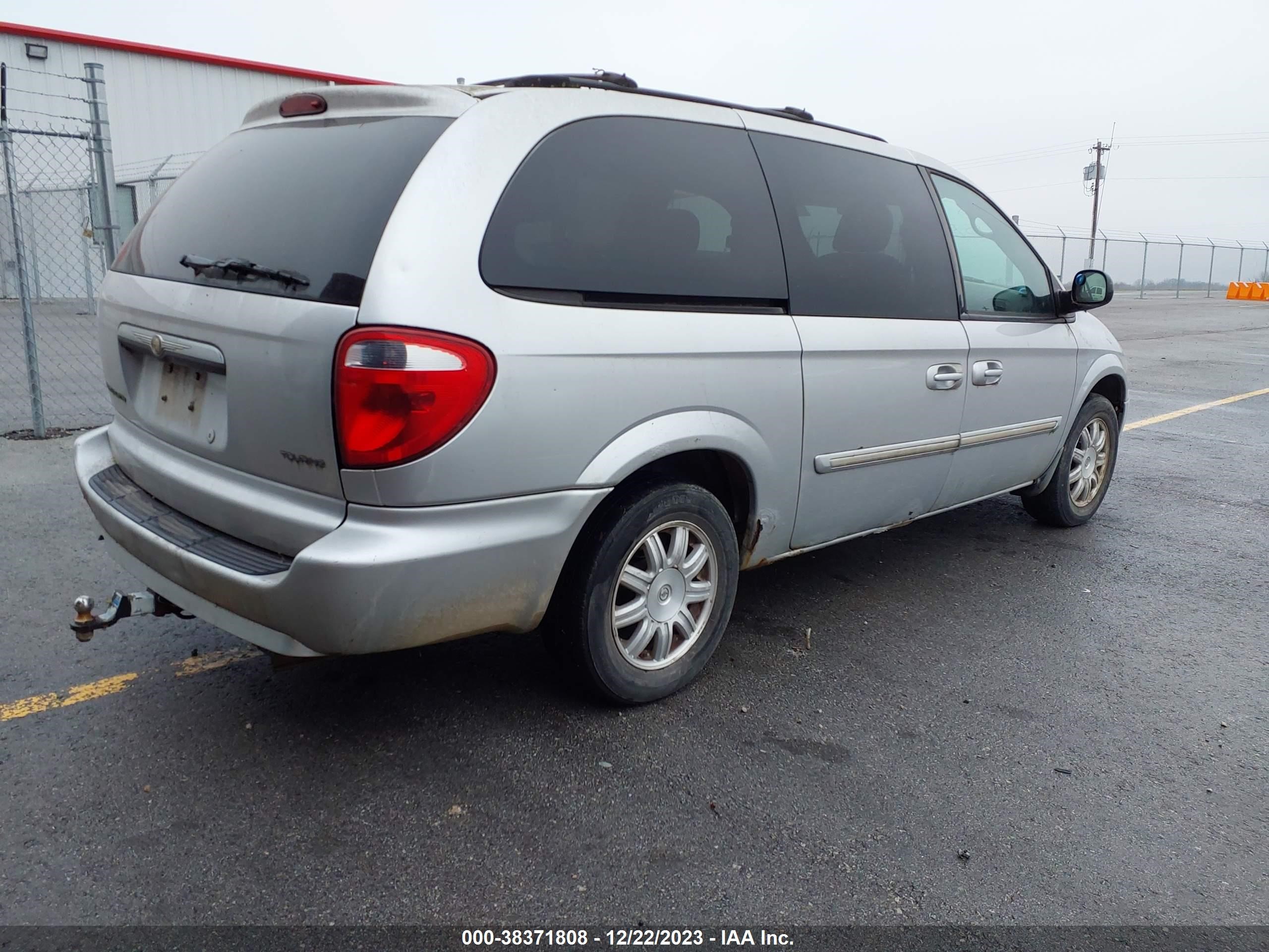 Photo 3 VIN: 2A4GP54L67R293621 - CHRYSLER TOWN & COUNTRY 