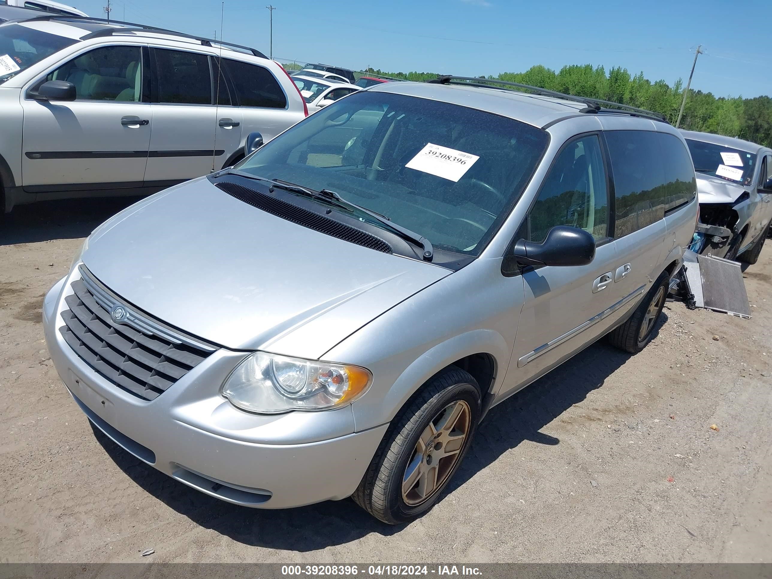 Photo 1 VIN: 2A4GP54L76R795228 - CHRYSLER TOWN & COUNTRY 