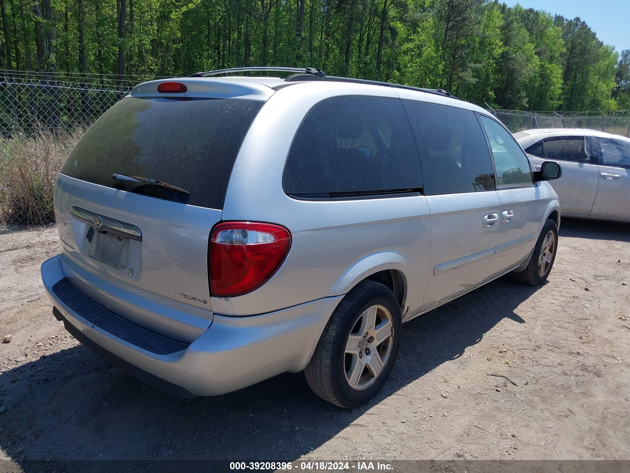 Photo 3 VIN: 2A4GP54L76R795228 - CHRYSLER TOWN & COUNTRY 