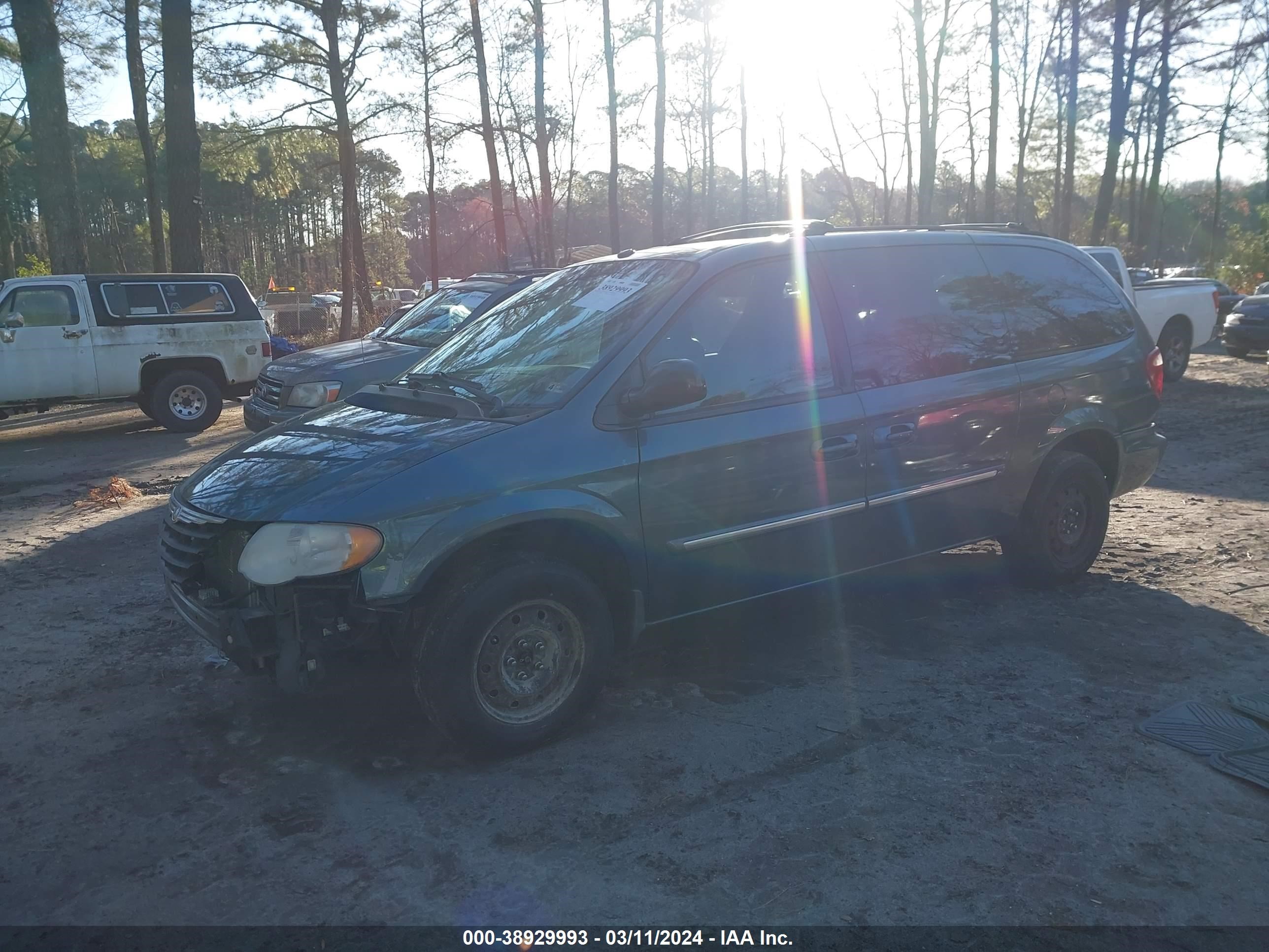 Photo 1 VIN: 2A4GP54L76R821987 - CHRYSLER TOWN & COUNTRY 