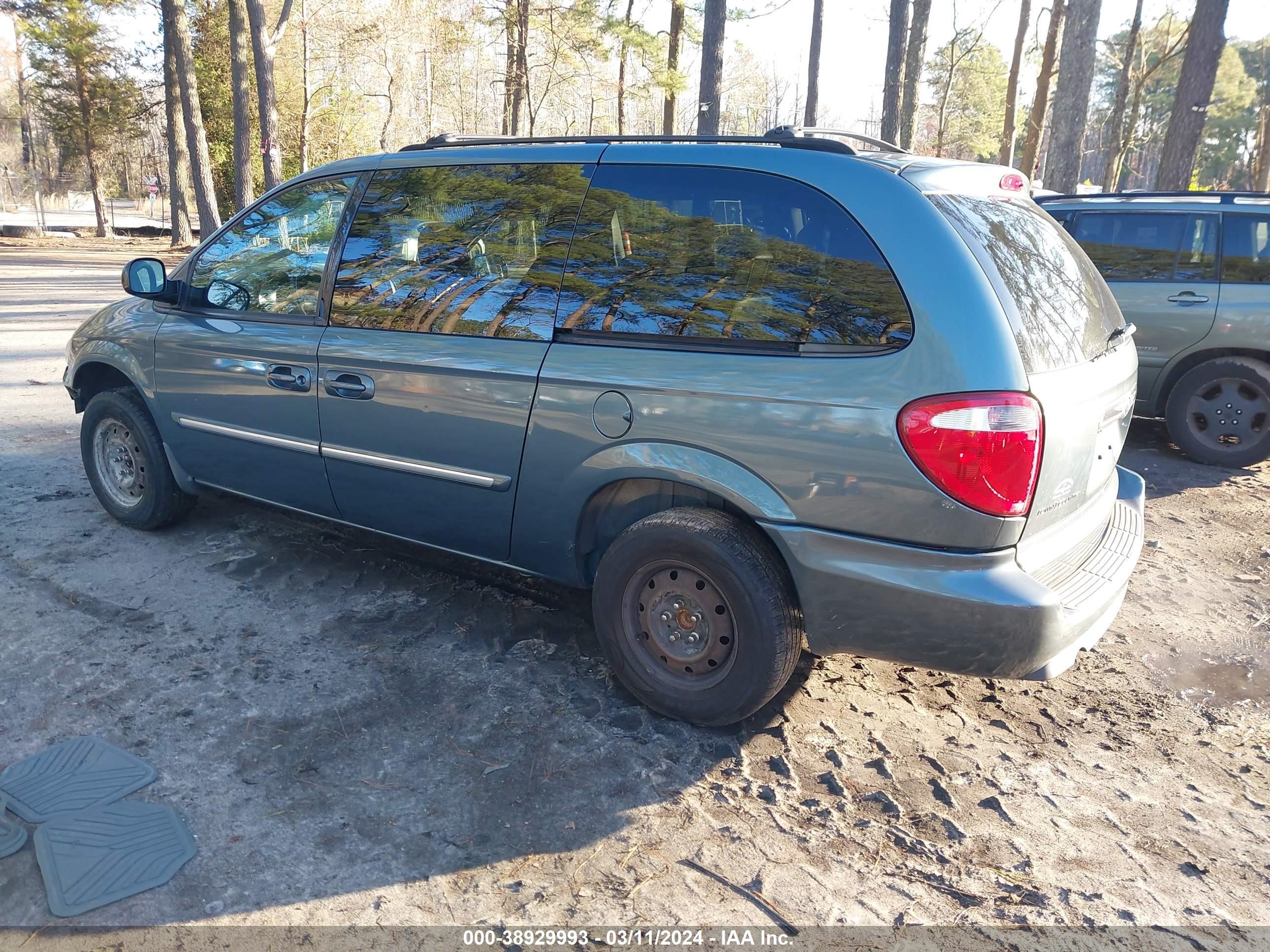 Photo 2 VIN: 2A4GP54L76R821987 - CHRYSLER TOWN & COUNTRY 