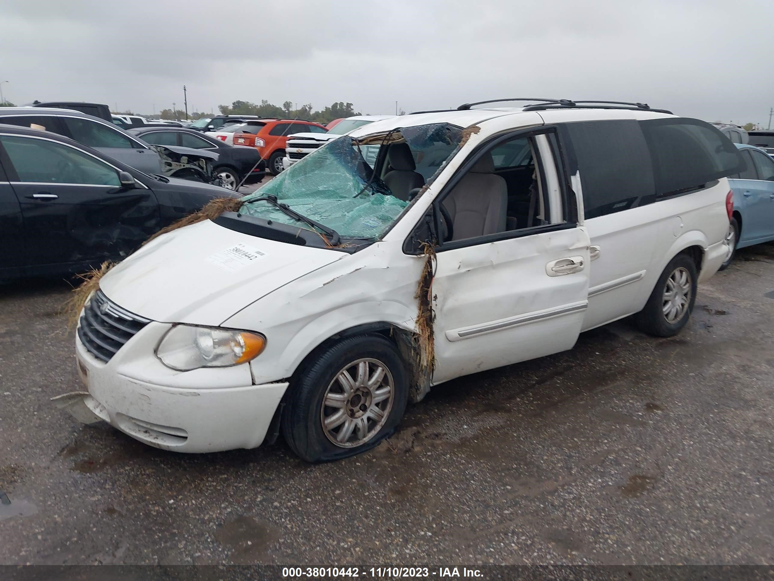 Photo 1 VIN: 2A4GP54L76R924875 - CHRYSLER TOWN & COUNTRY 