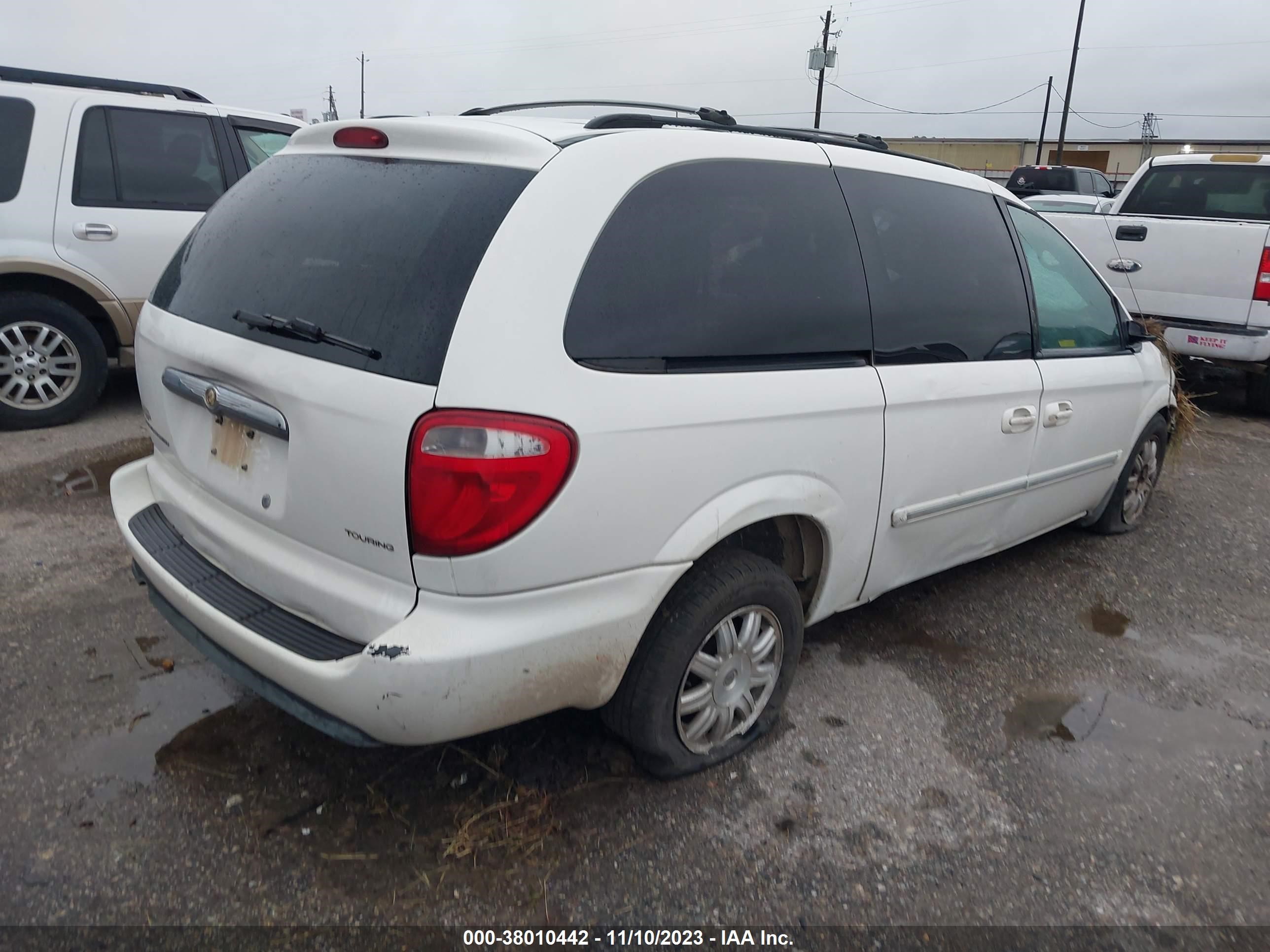 Photo 3 VIN: 2A4GP54L76R924875 - CHRYSLER TOWN & COUNTRY 