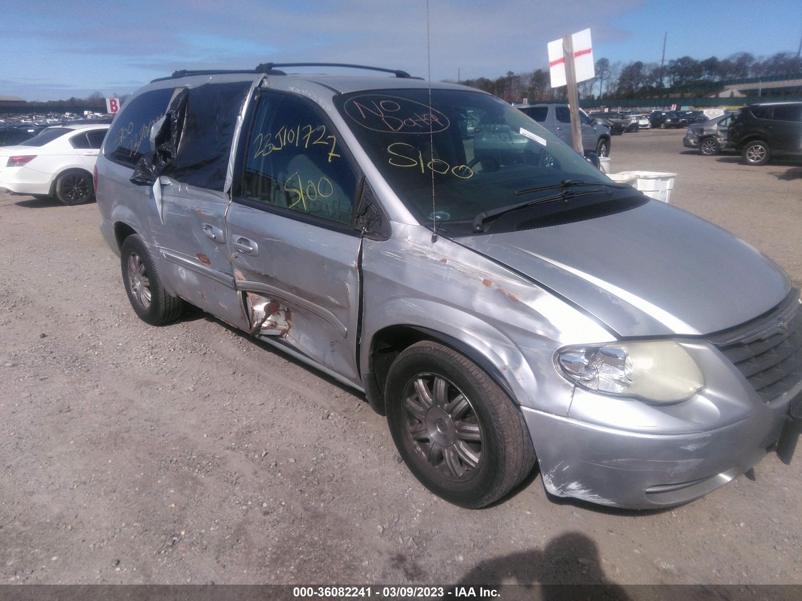 Photo 5 VIN: 2A4GP54L86R783282 - CHRYSLER TOWN & COUNTRY 