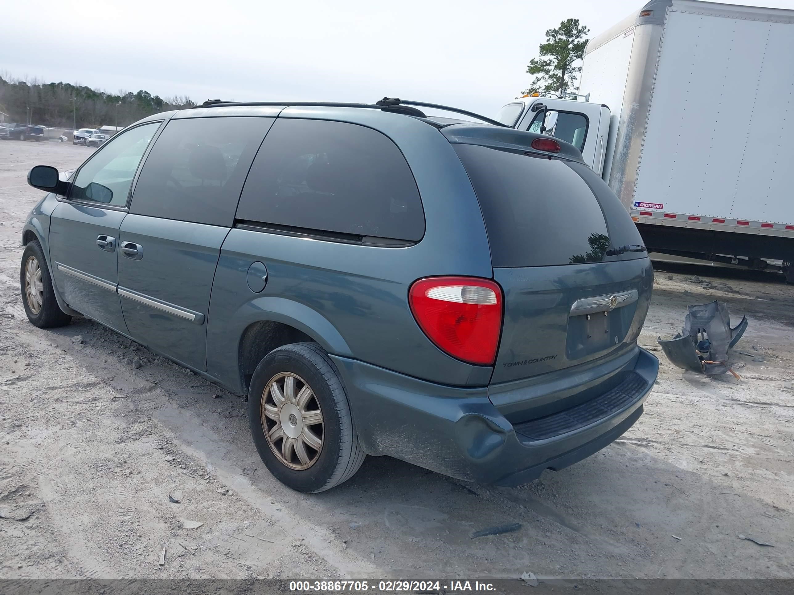 Photo 2 VIN: 2A4GP54L86R826244 - CHRYSLER TOWN & COUNTRY 