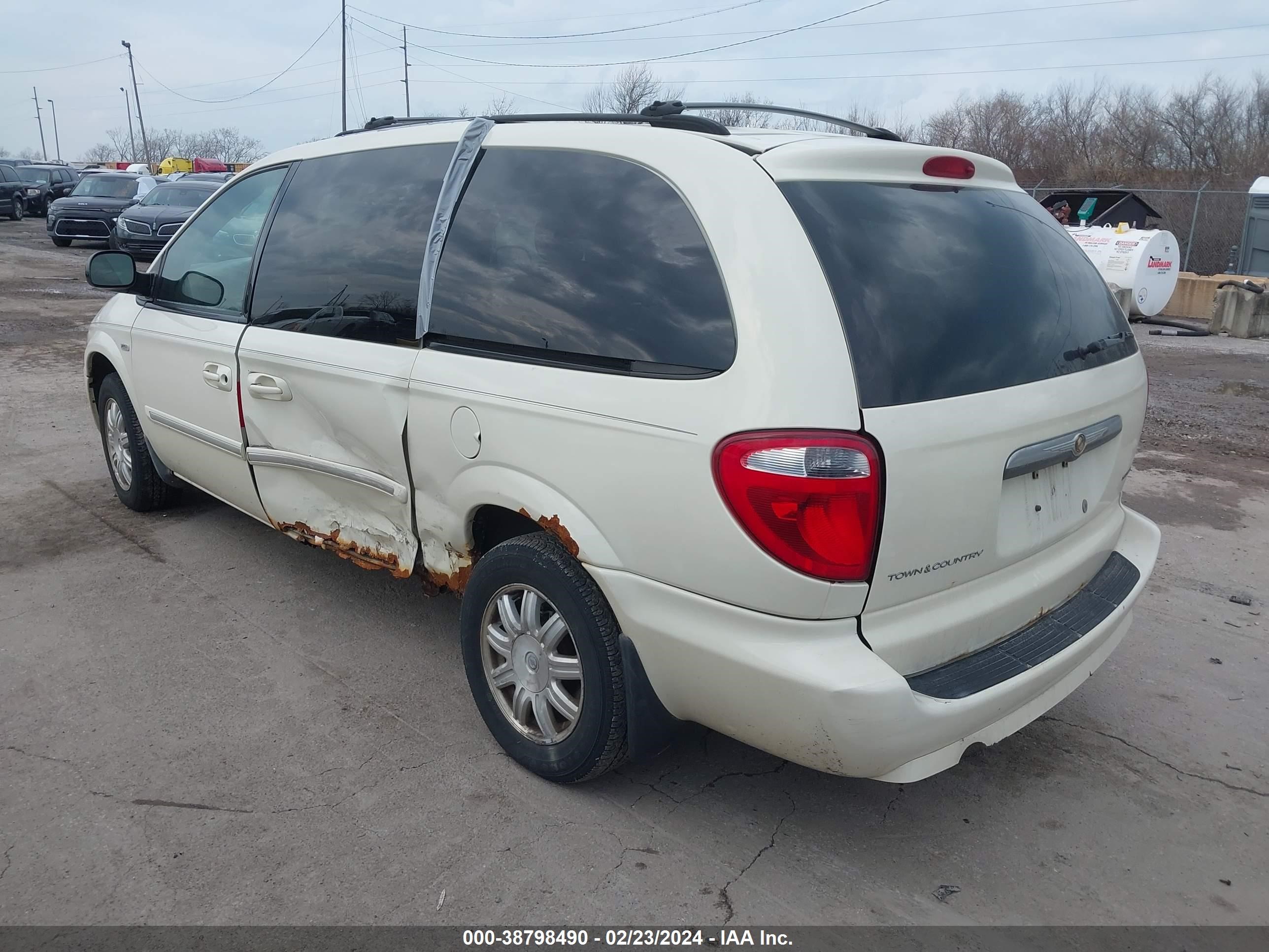 Photo 2 VIN: 2A4GP54L87R173299 - CHRYSLER TOWN & COUNTRY 