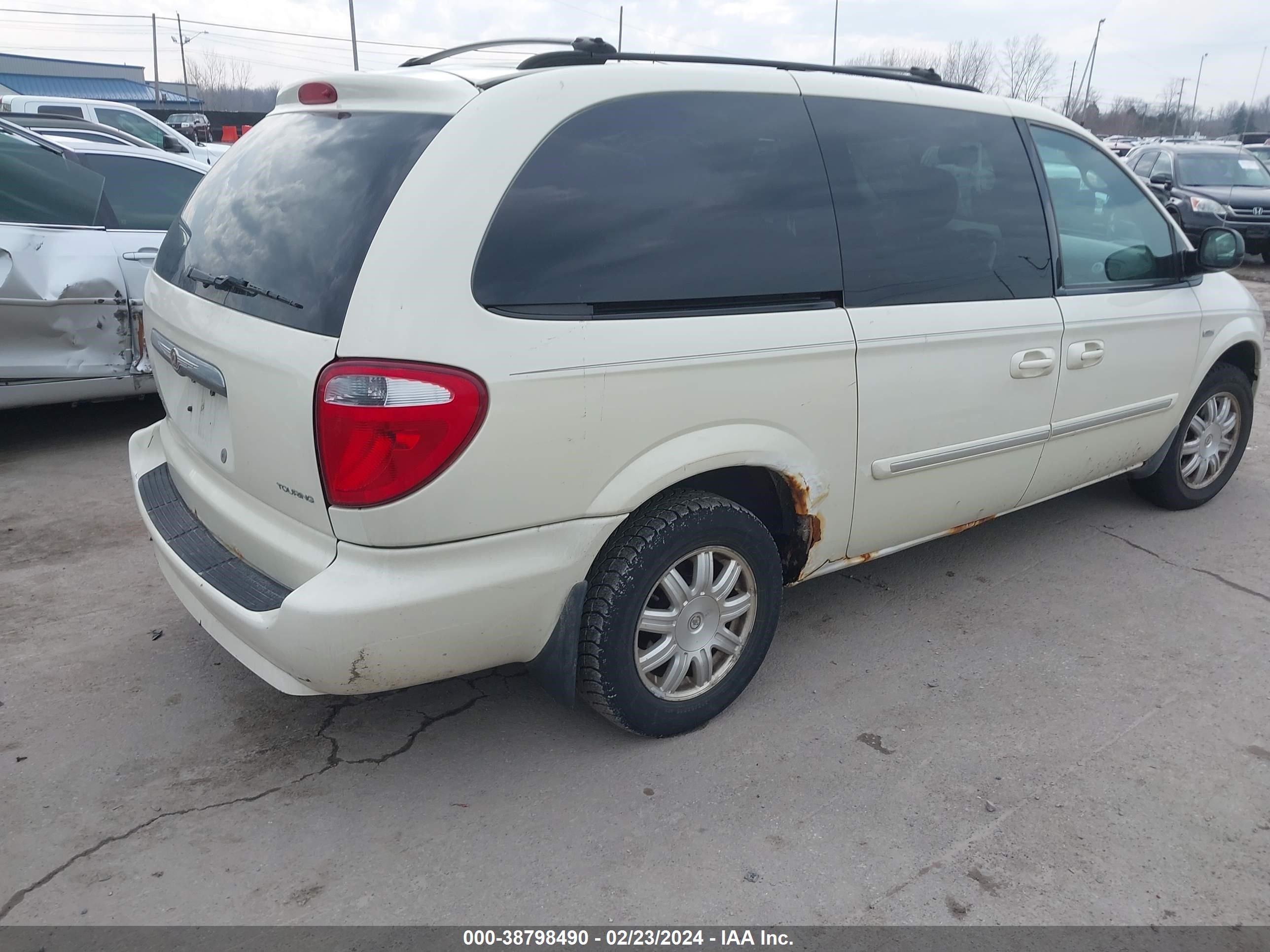 Photo 3 VIN: 2A4GP54L87R173299 - CHRYSLER TOWN & COUNTRY 