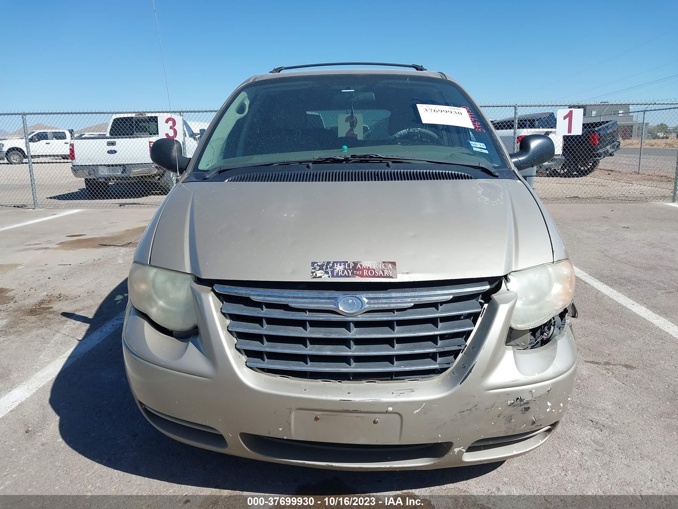 Photo 11 VIN: 2A4GP54L87R259101 - CHRYSLER TOWN & COUNTRY 