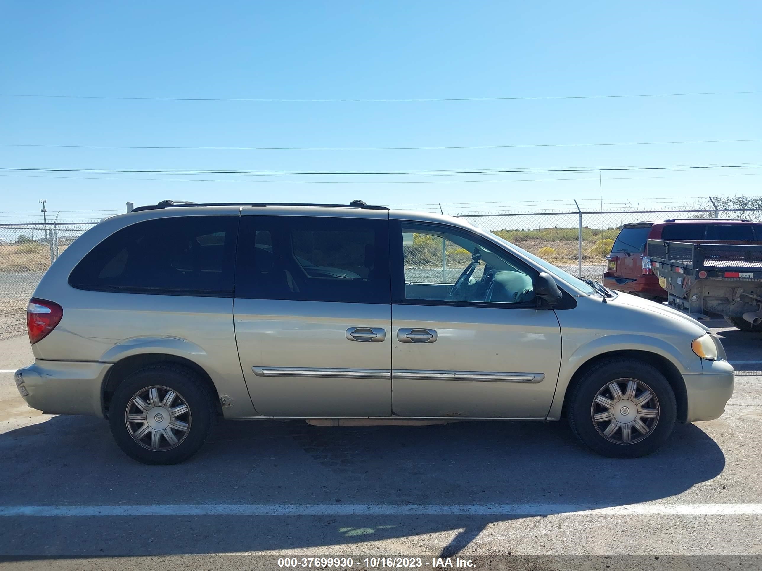 Photo 12 VIN: 2A4GP54L87R259101 - CHRYSLER TOWN & COUNTRY 