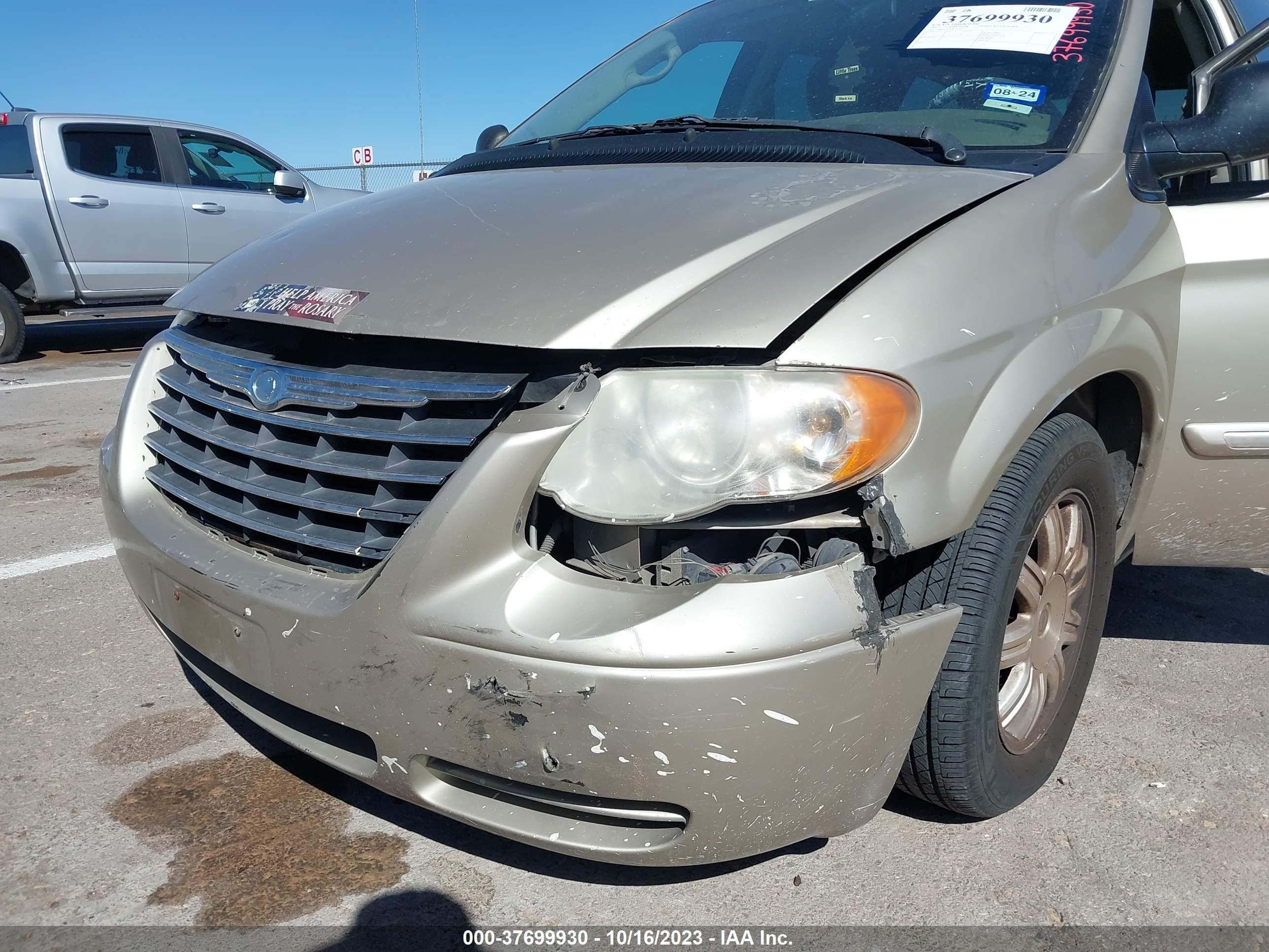 Photo 5 VIN: 2A4GP54L87R259101 - CHRYSLER TOWN & COUNTRY 