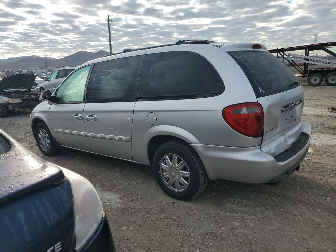 Photo 1 VIN: 2A4GP54L96R717999 - CHRYSLER TOWN & COUNTRY 