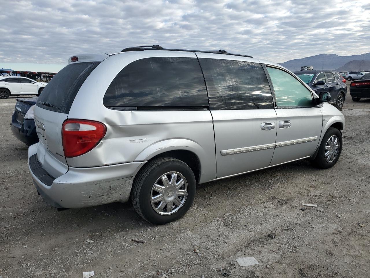 Photo 2 VIN: 2A4GP54L96R717999 - CHRYSLER TOWN & COUNTRY 