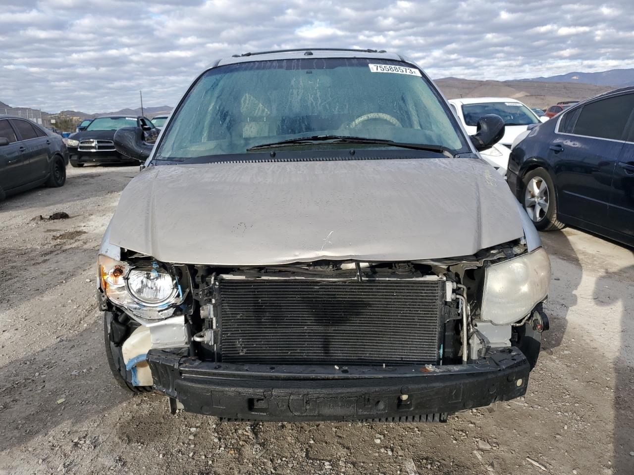 Photo 4 VIN: 2A4GP54L96R717999 - CHRYSLER TOWN & COUNTRY 