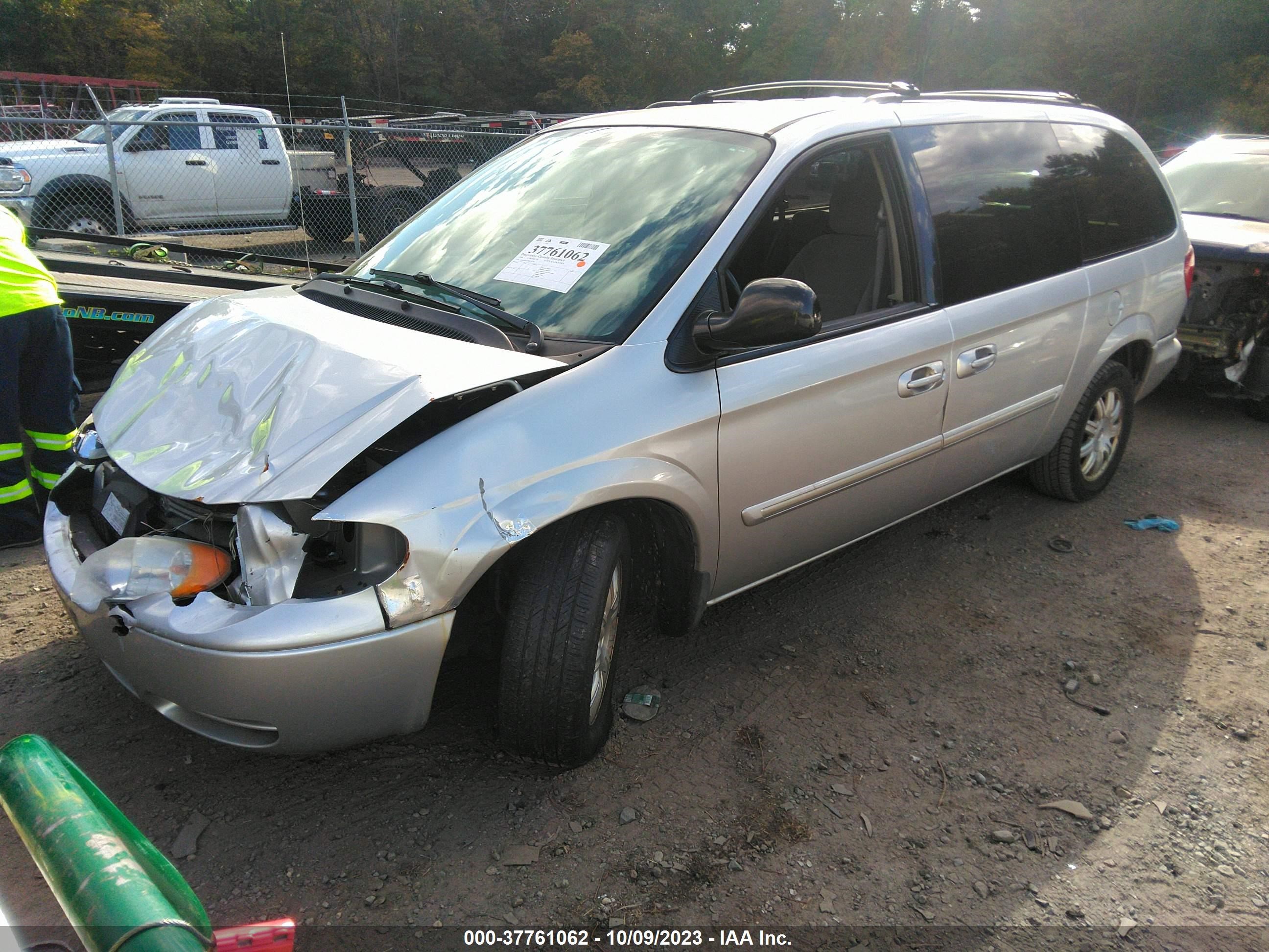 Photo 1 VIN: 2A4GP54L96R829248 - CHRYSLER TOWN & COUNTRY 