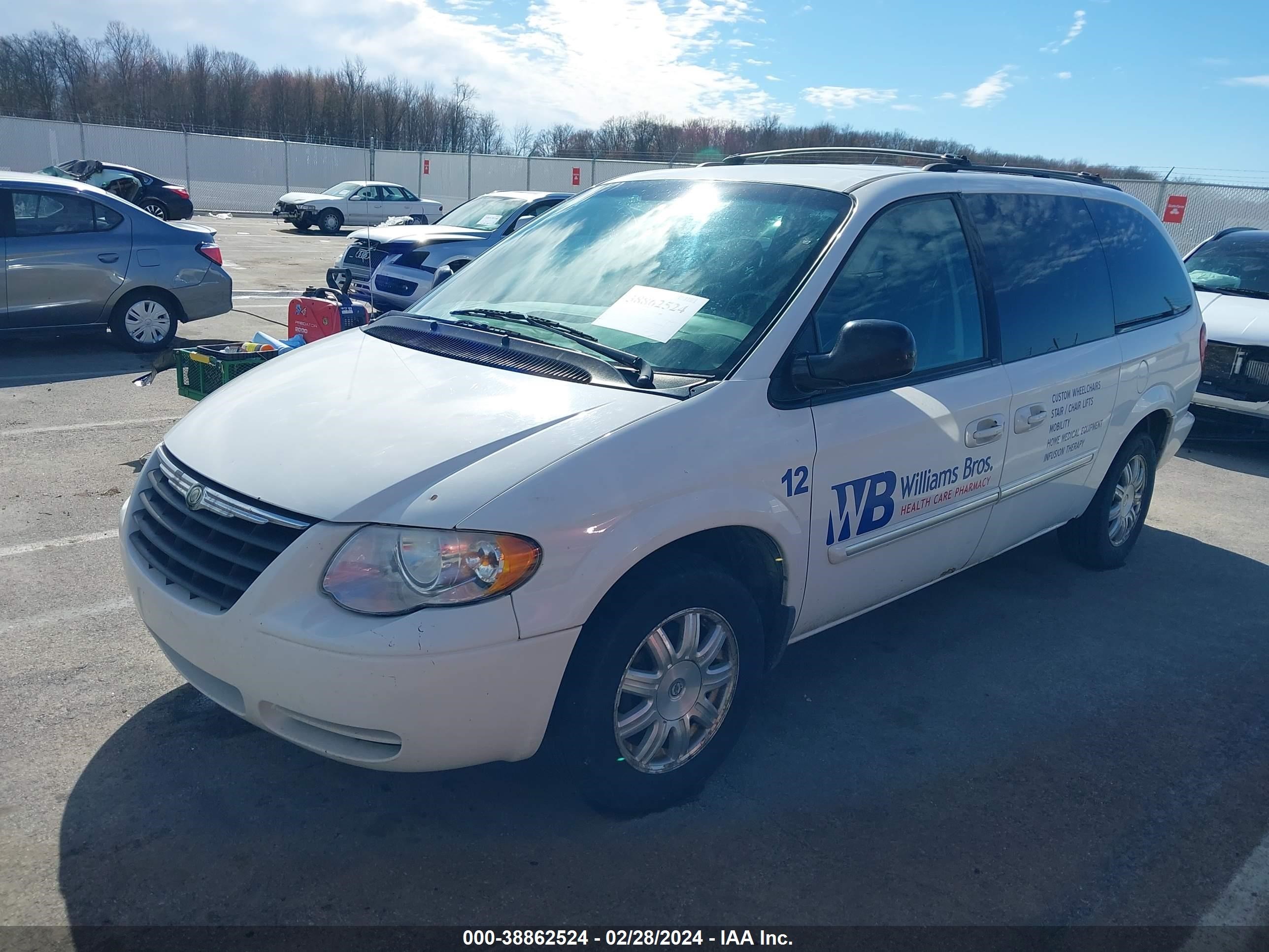 Photo 1 VIN: 2A4GP54L96R907057 - CHRYSLER TOWN & COUNTRY 