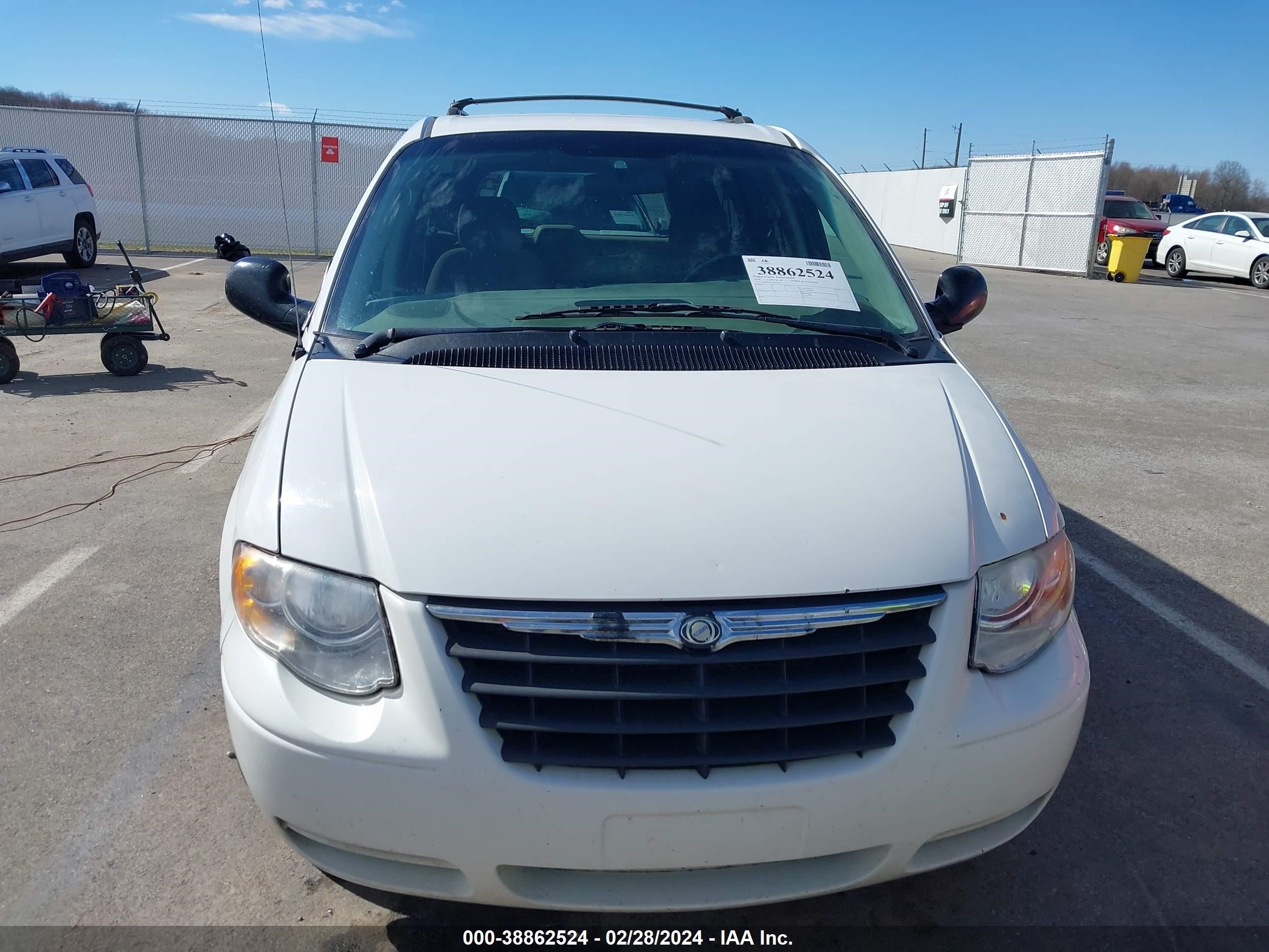 Photo 11 VIN: 2A4GP54L96R907057 - CHRYSLER TOWN & COUNTRY 