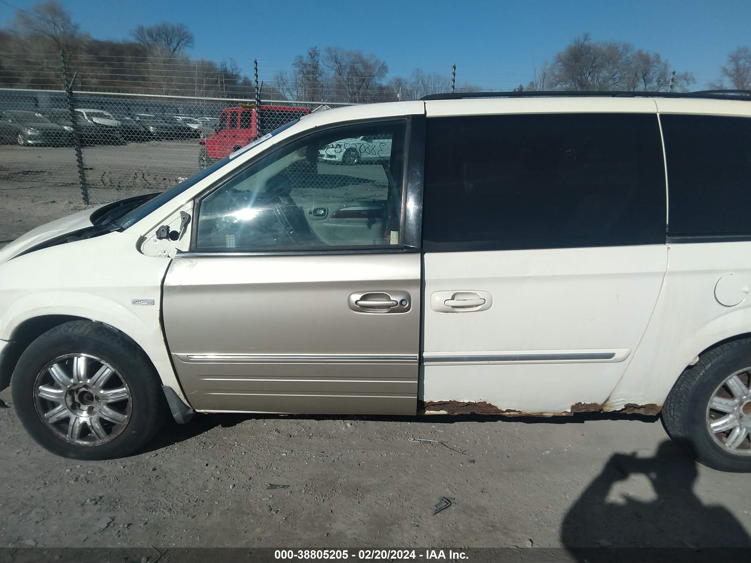 Photo 15 VIN: 2A4GP54L97R223496 - CHRYSLER TOWN & COUNTRY 