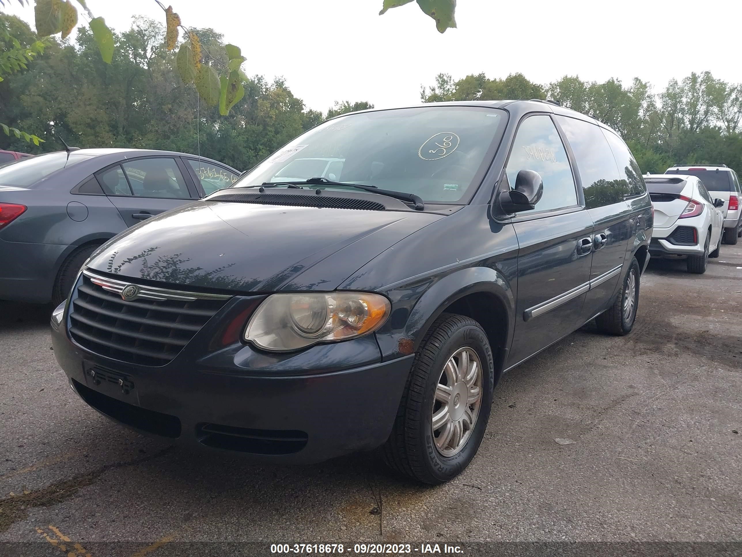 Photo 1 VIN: 2A4GP54L97R294035 - CHRYSLER TOWN & COUNTRY 