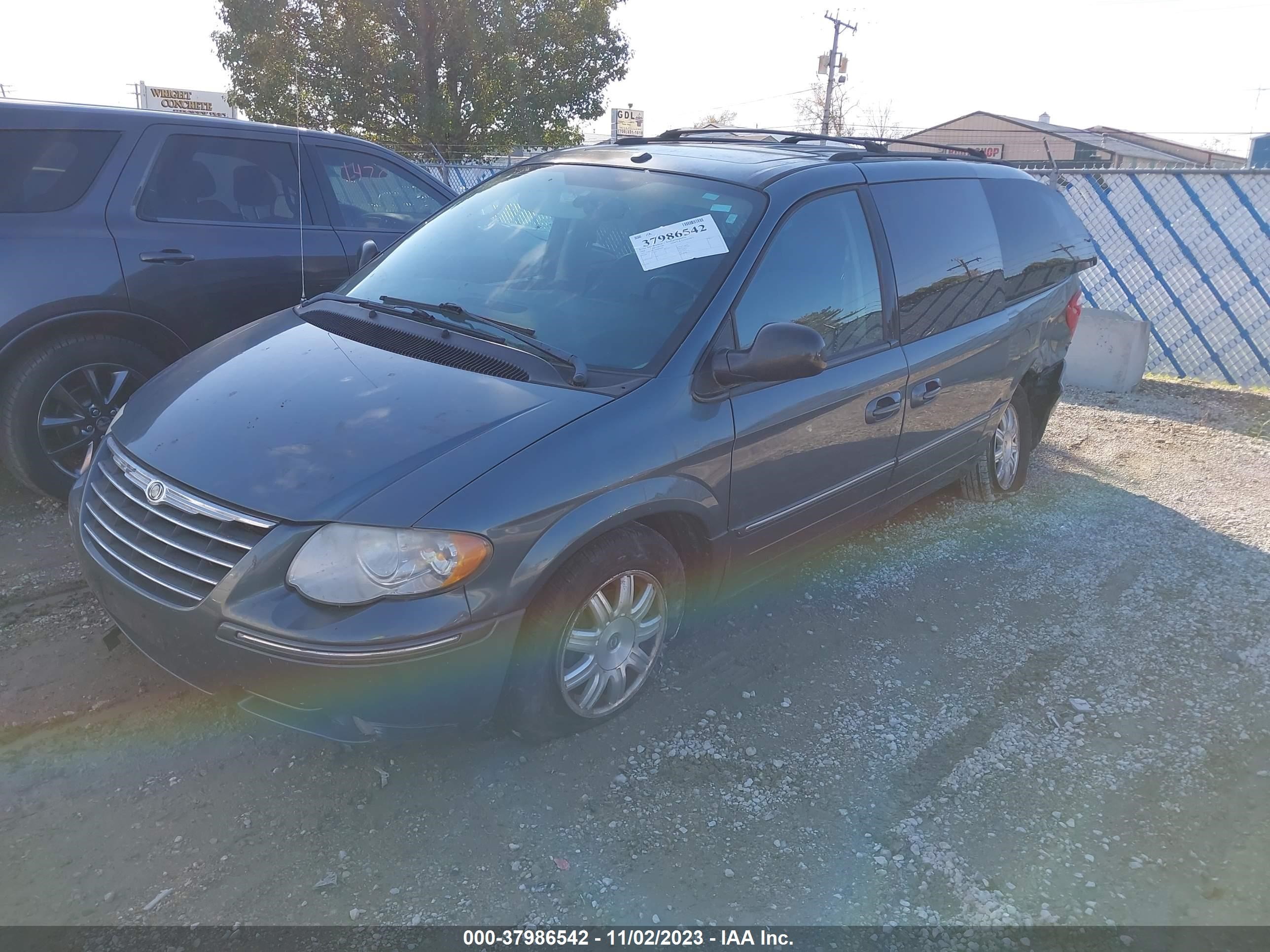 Photo 1 VIN: 2A4GP54LX6R844485 - CHRYSLER TOWN & COUNTRY 