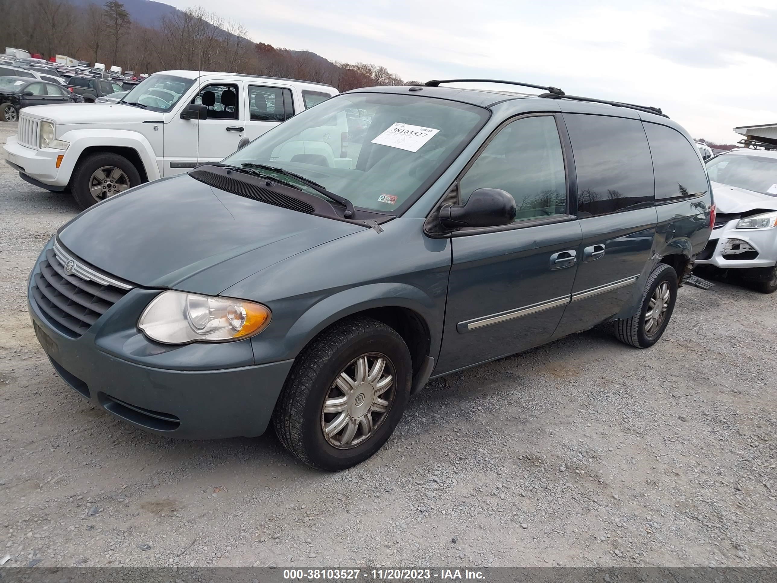 Photo 1 VIN: 2A4GP54LX7R273131 - CHRYSLER TOWN & COUNTRY 