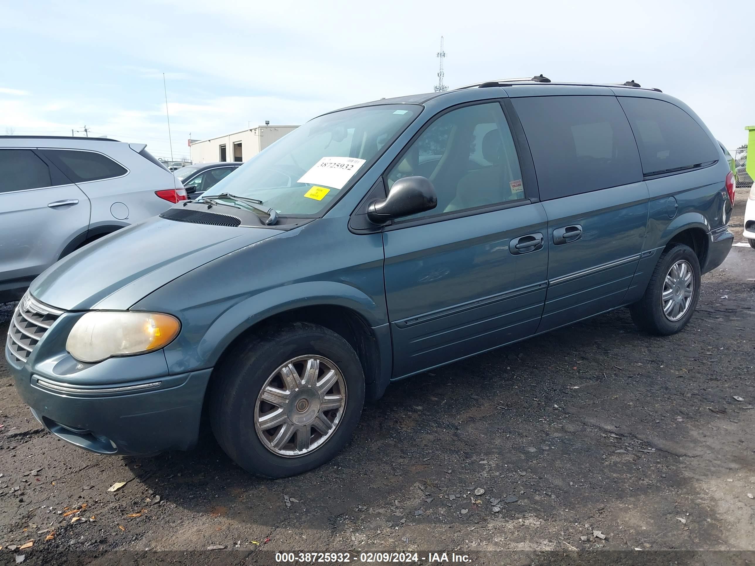 Photo 1 VIN: 2A4GP64L36R751409 - CHRYSLER TOWN & COUNTRY 