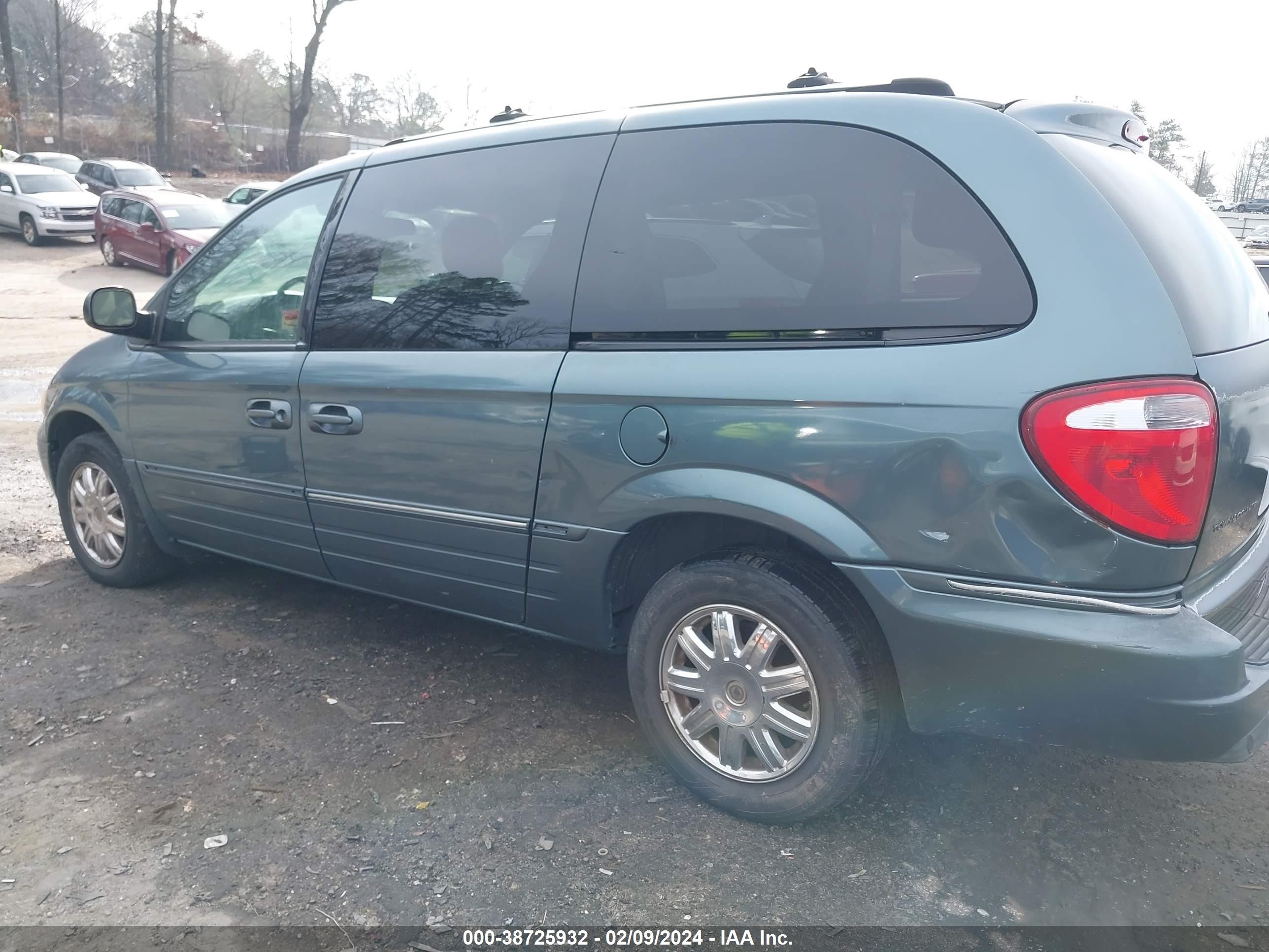 Photo 13 VIN: 2A4GP64L36R751409 - CHRYSLER TOWN & COUNTRY 