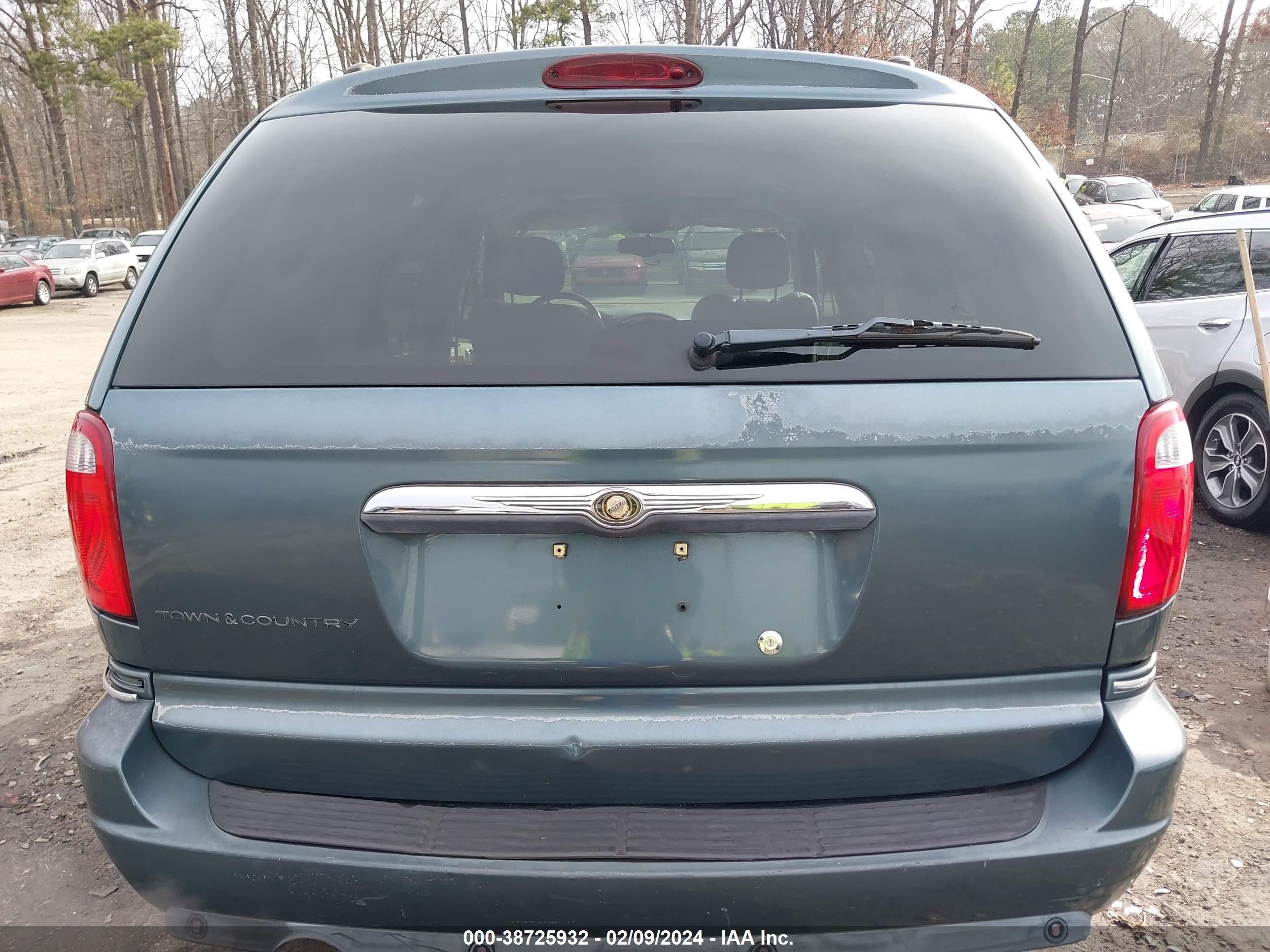 Photo 15 VIN: 2A4GP64L36R751409 - CHRYSLER TOWN & COUNTRY 