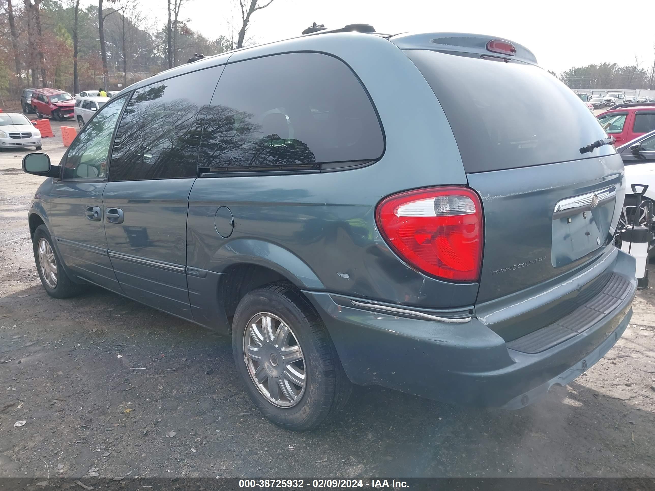 Photo 2 VIN: 2A4GP64L36R751409 - CHRYSLER TOWN & COUNTRY 