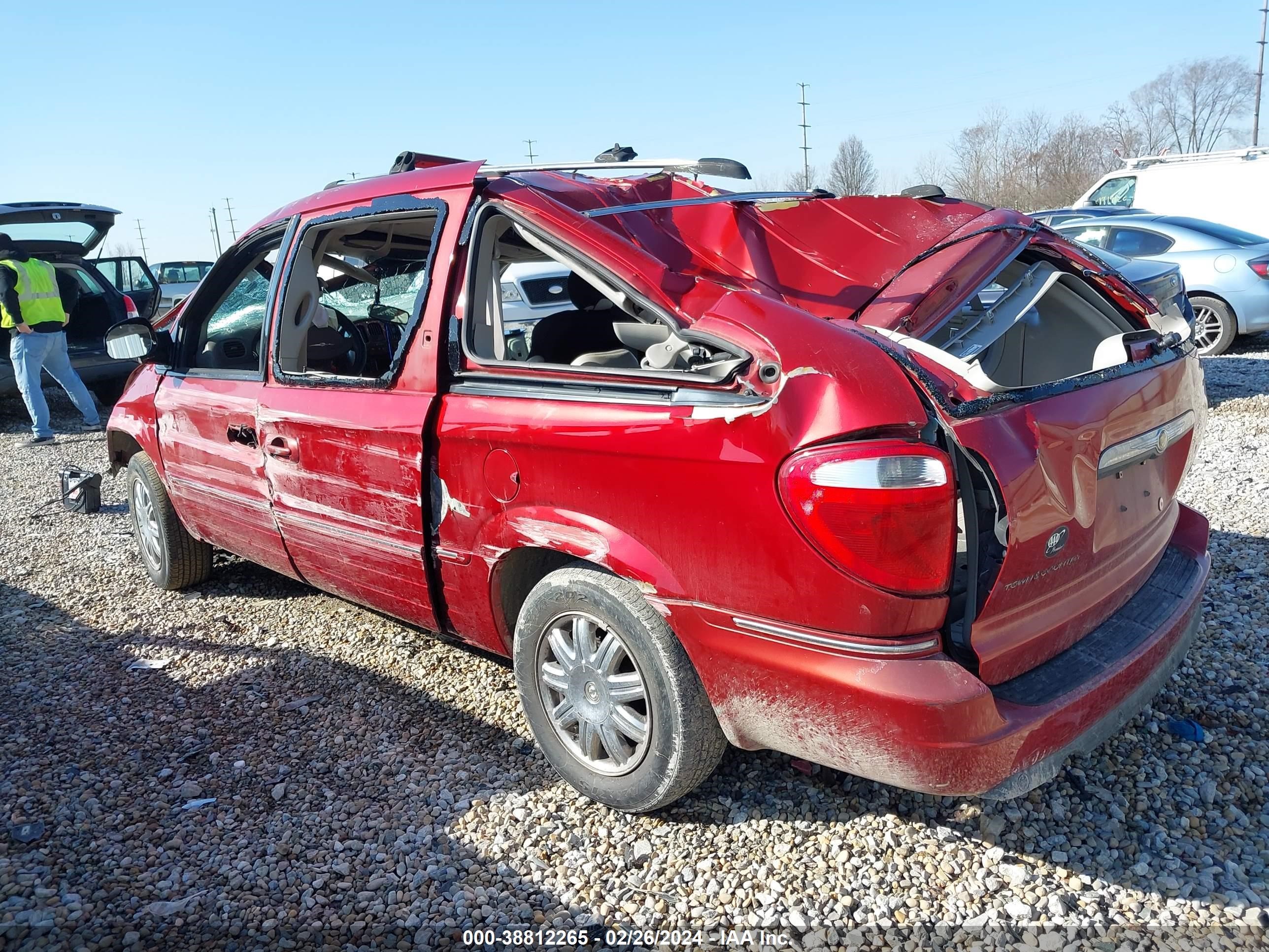 Photo 2 VIN: 2A4GP64LX6R608280 - CHRYSLER TOWN & COUNTRY 