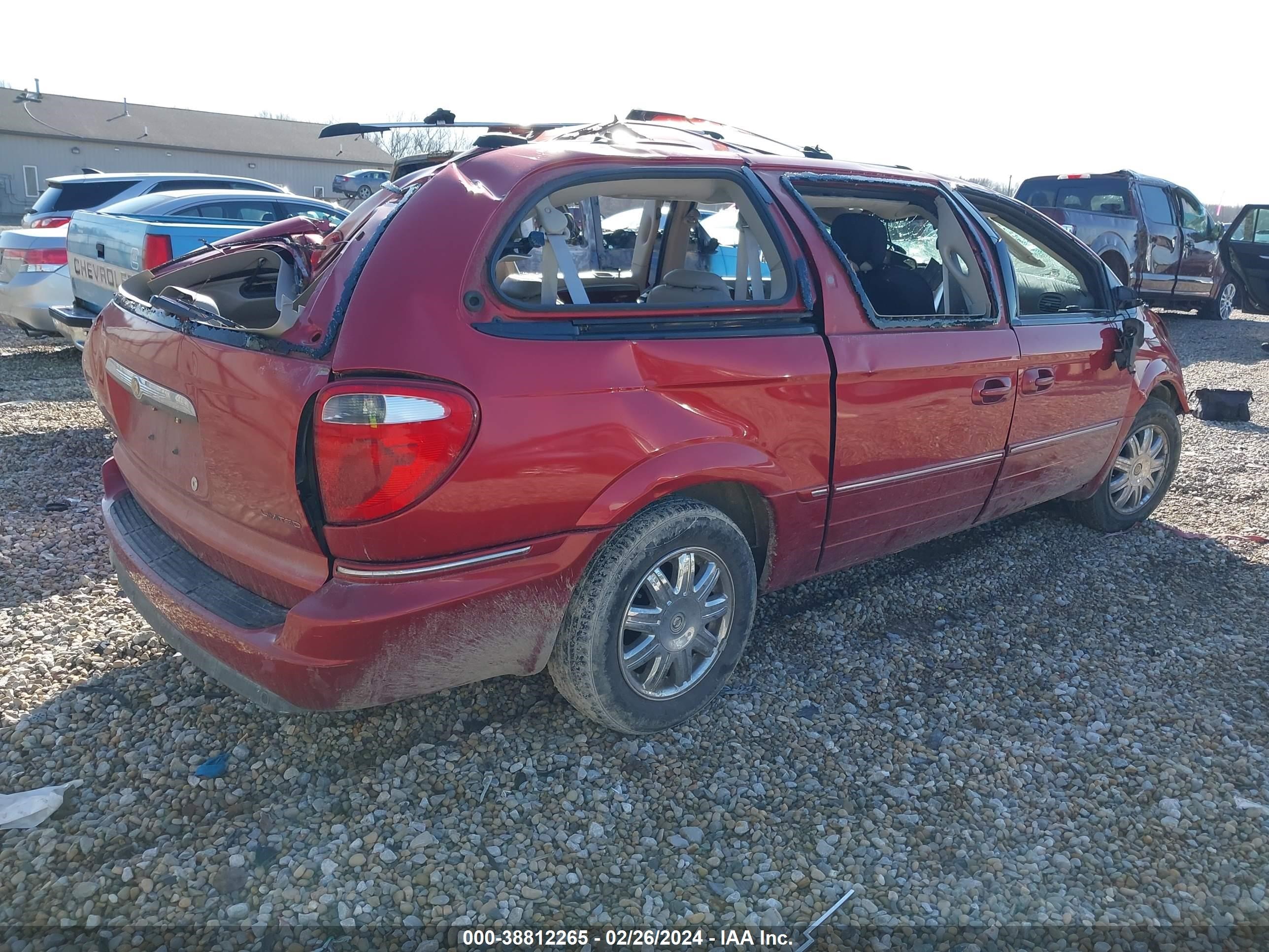 Photo 3 VIN: 2A4GP64LX6R608280 - CHRYSLER TOWN & COUNTRY 