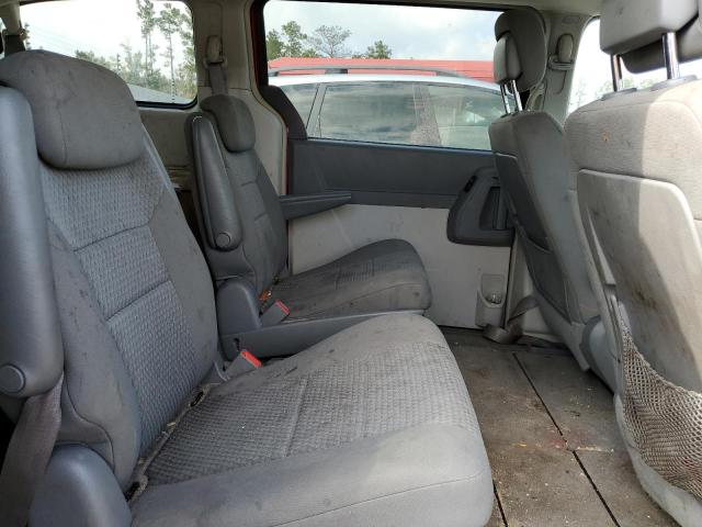 Photo 5 VIN: 2A4RR2D10AR329844 - CHRYSLER TOWN & COU 