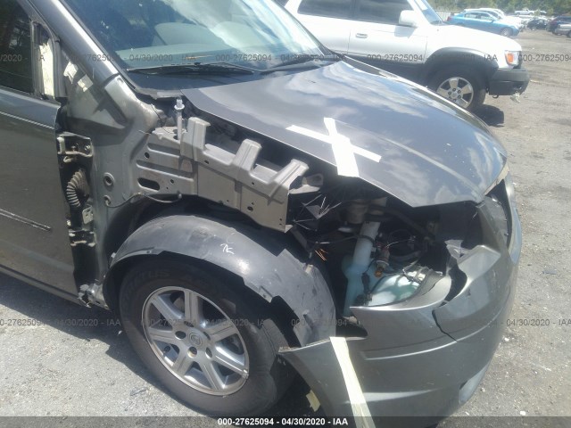 Photo 5 VIN: 2A4RR2D12AR442078 - CHRYSLER TOWN & COUNTRY 