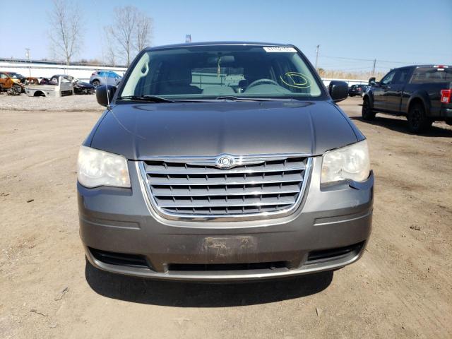 Photo 4 VIN: 2A4RR2D13AR365611 - CHRYSLER TOWN & COU 