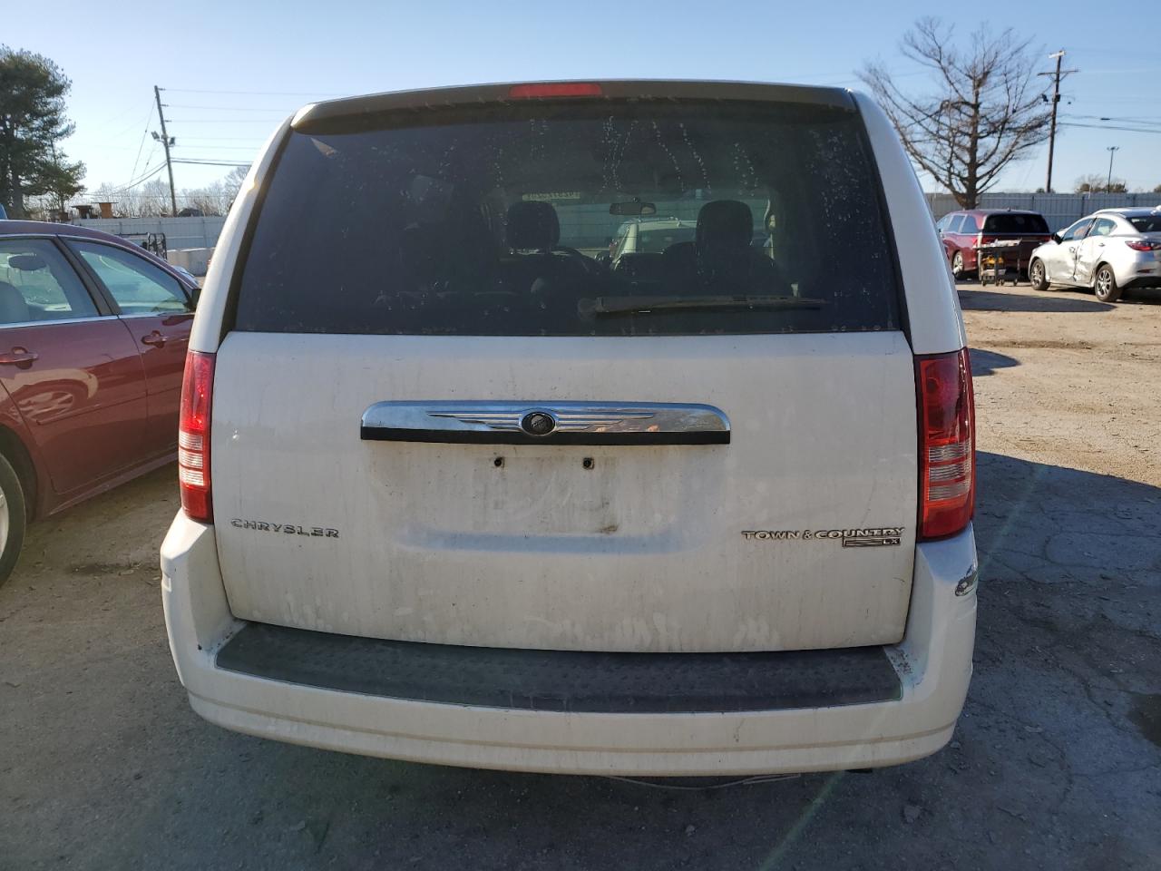 Photo 5 VIN: 2A4RR2D13AR464137 - CHRYSLER TOWN & COUNTRY 