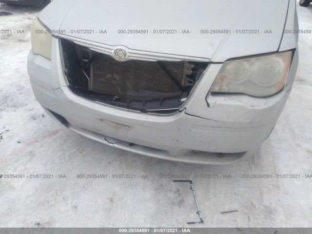 Photo 5 VIN: 2A4RR2D14AR321746 - CHRYSLER TOWN & COUNTRY 